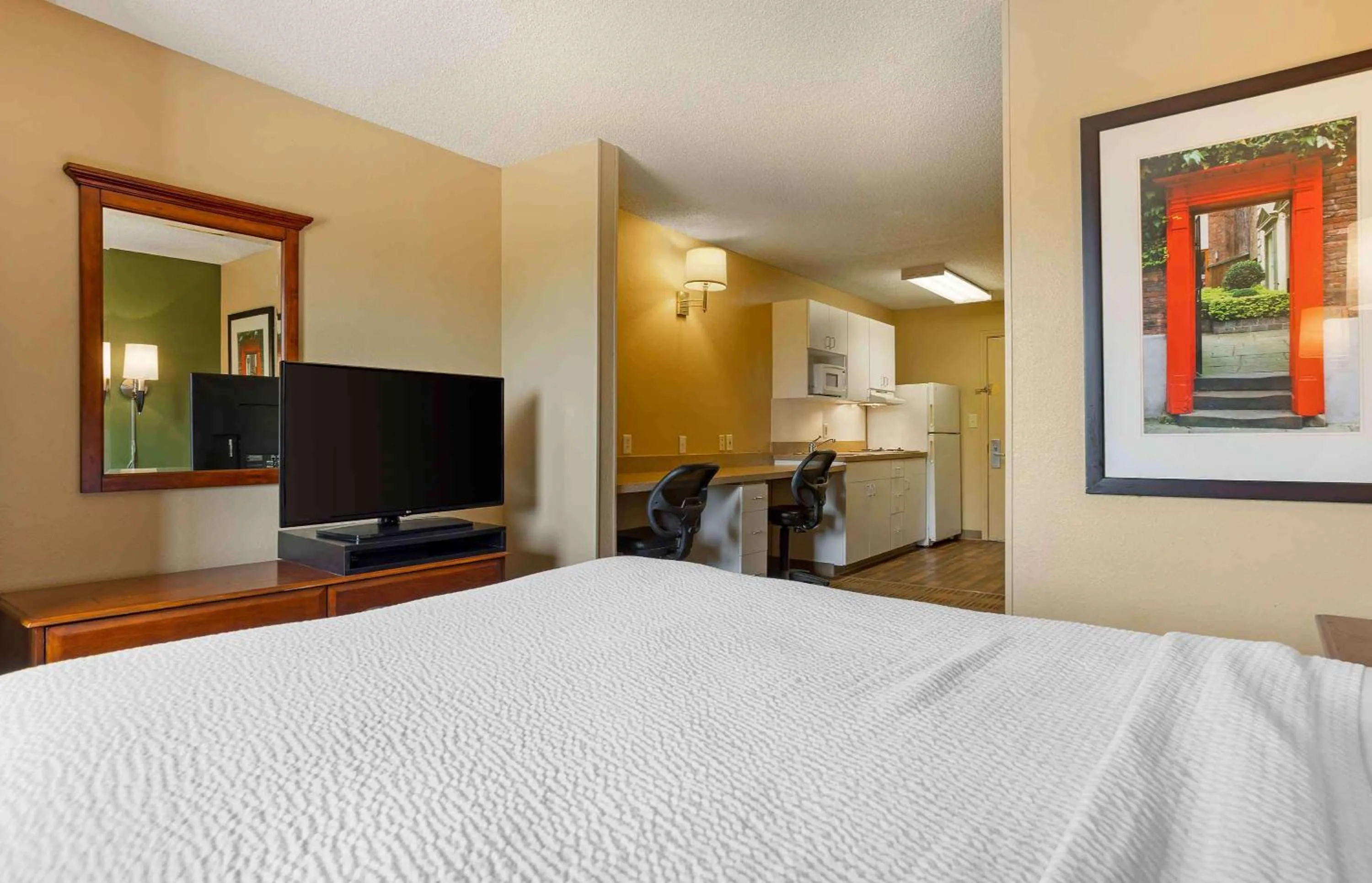 Bedroom, Bed in Extended Stay America Select Suites - Houston - Sugar Land