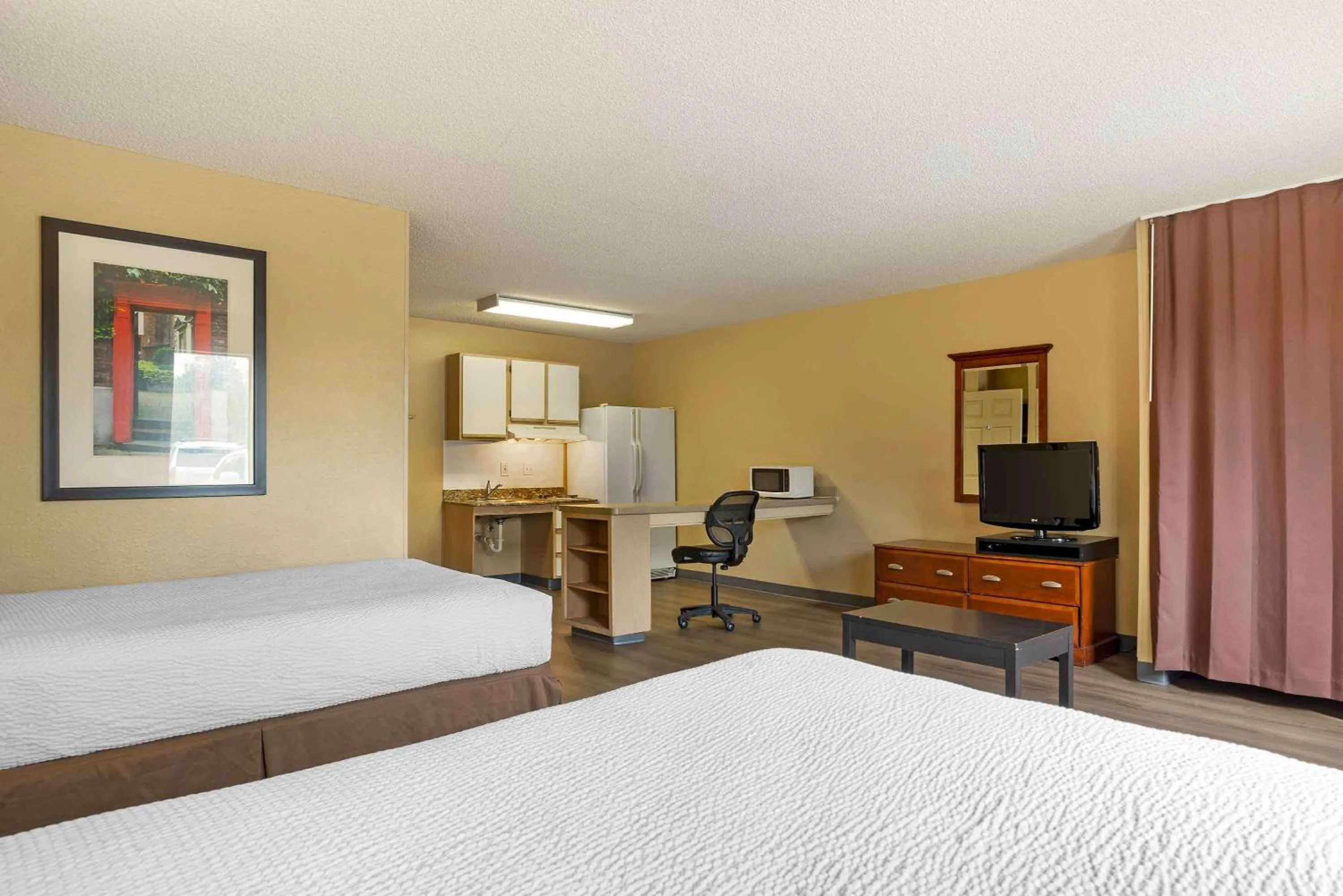 Bedroom, Bed in Extended Stay America Select Suites - Houston - Sugar Land