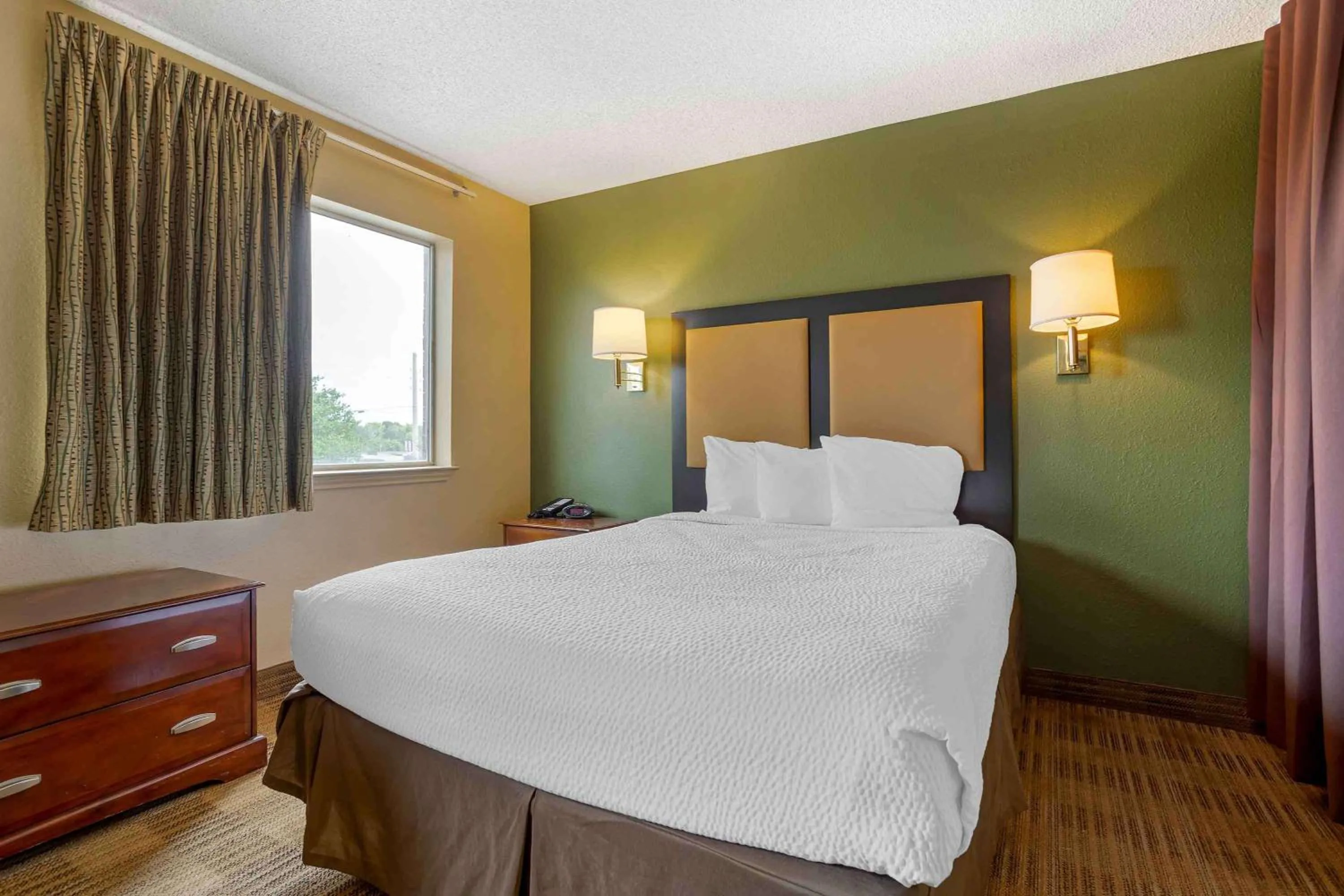 Bedroom, Bed in Extended Stay America Select Suites - Houston - Sugar Land