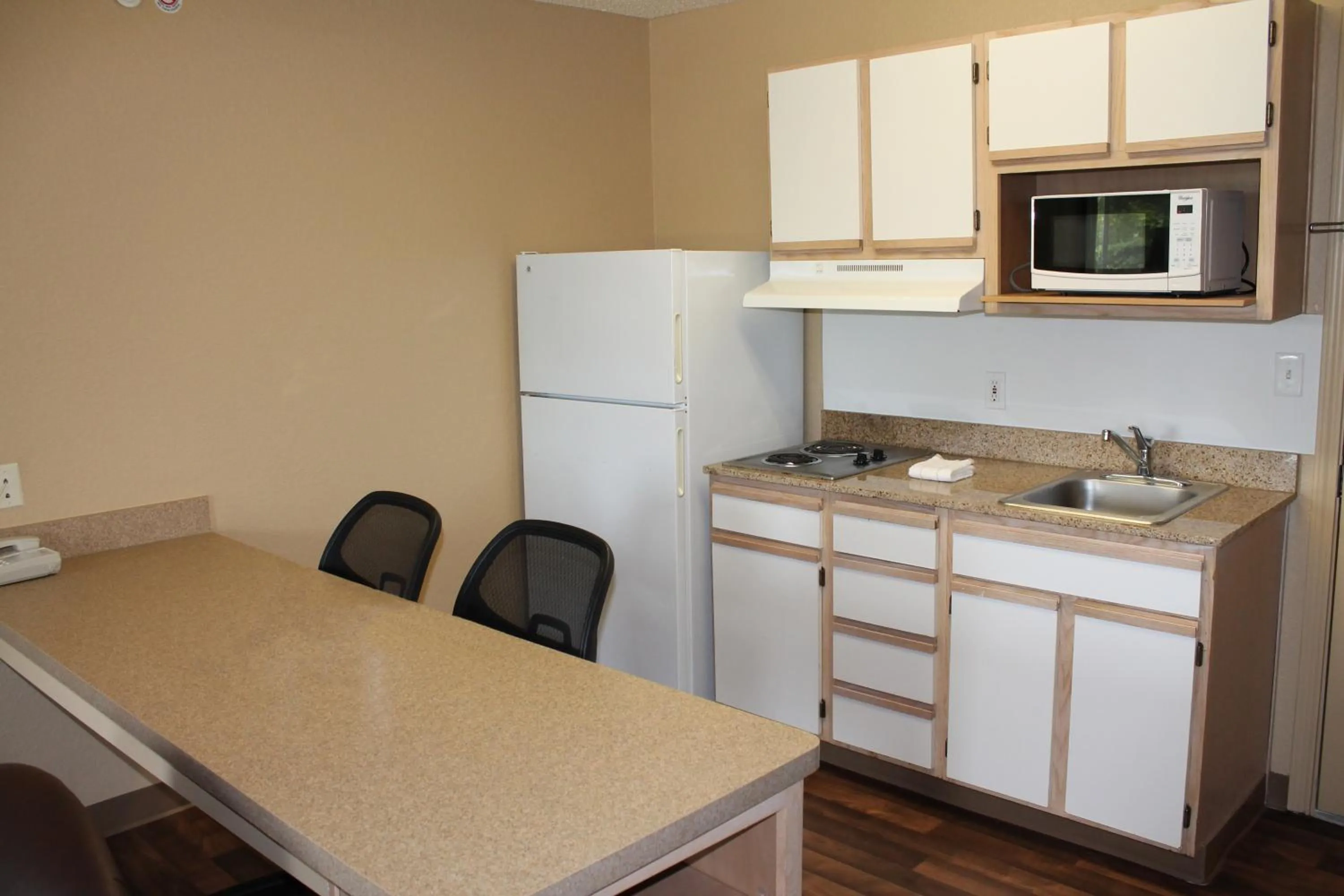 Kitchen or kitchenette in Extended Stay America Select Suites - Houston - Sugar Land