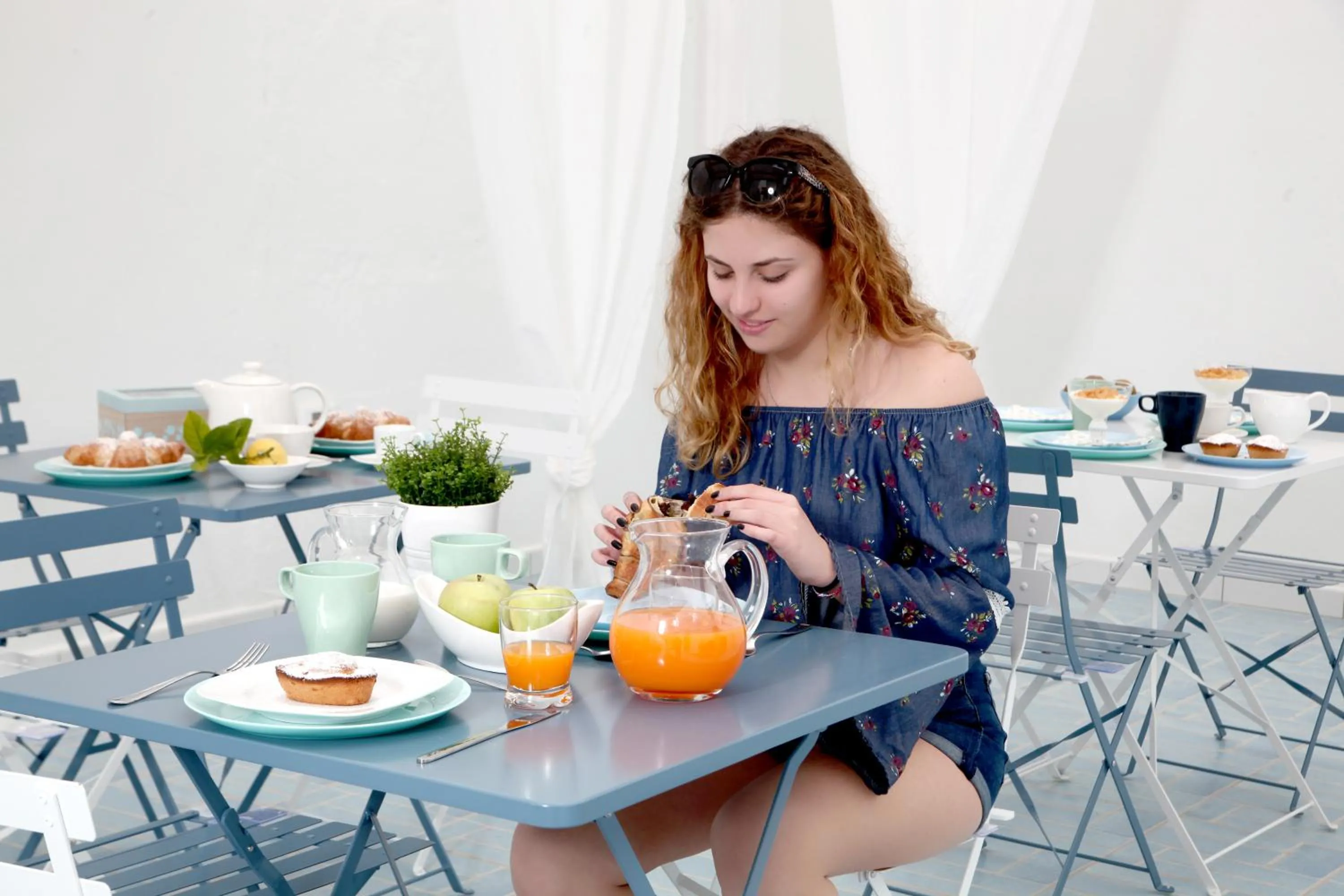 People in Petra Solis by Jdvacanze