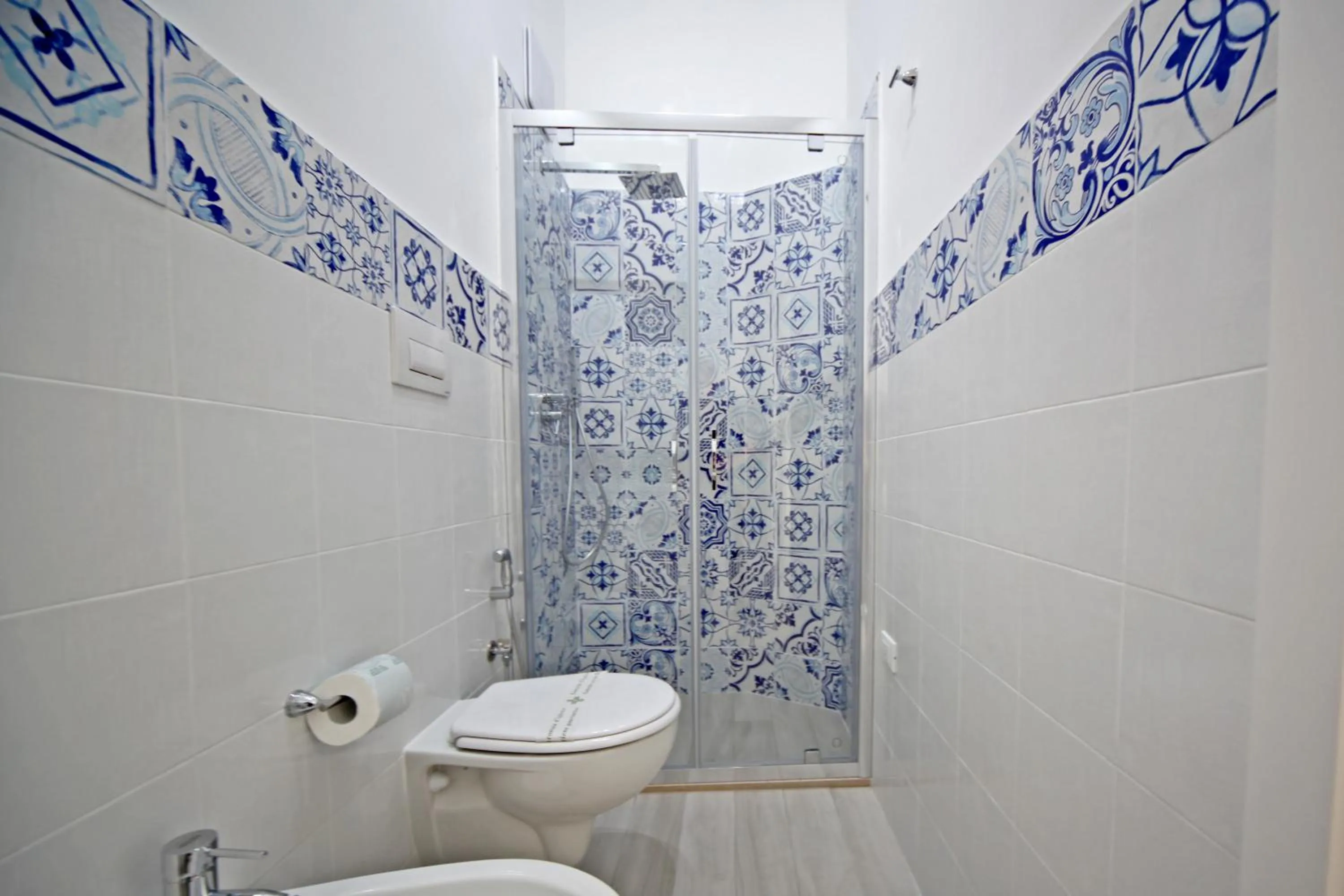 Shower in Petra Solis by Jdvacanze