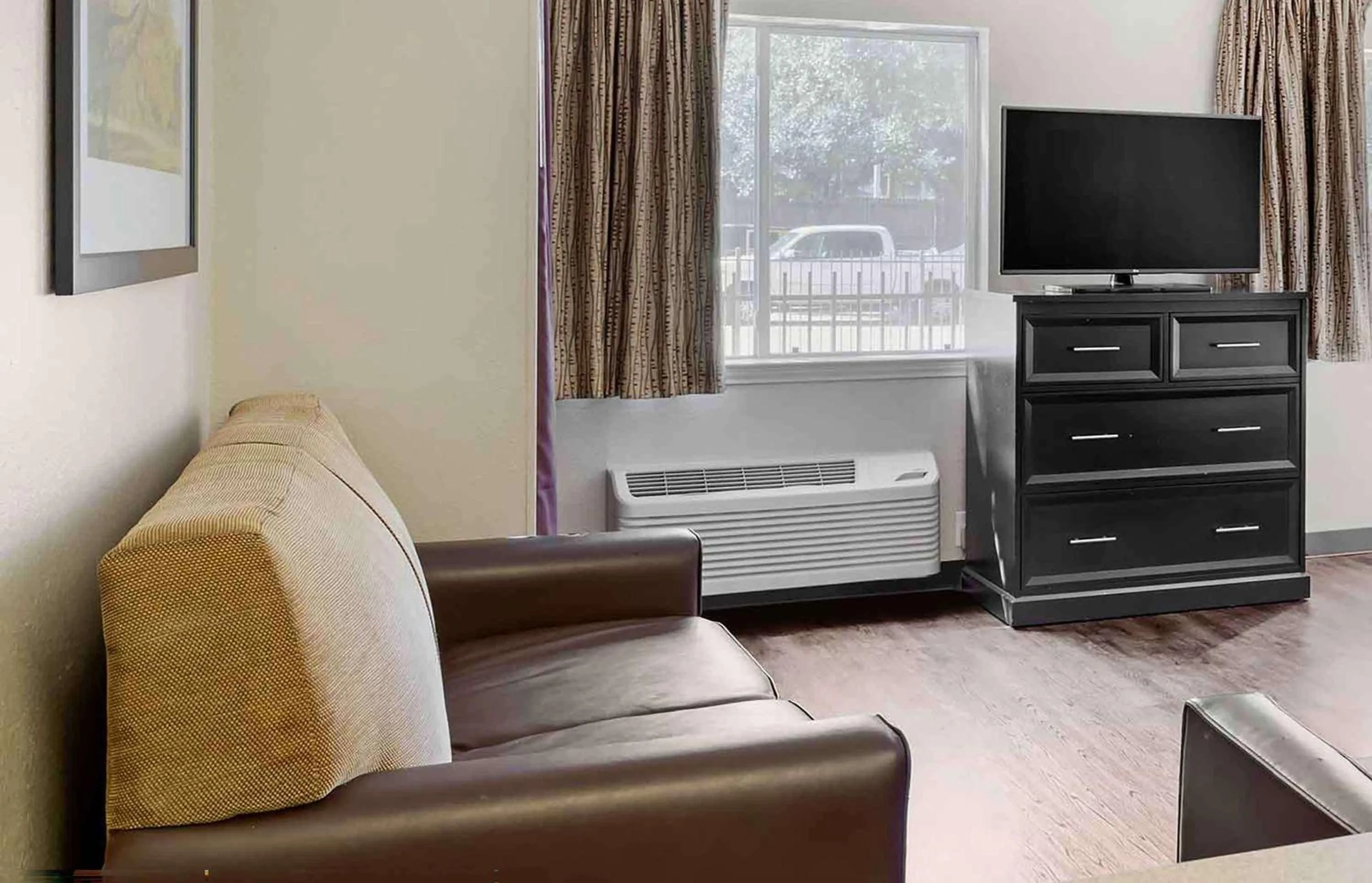 Bedroom in Extended Stay America Suites - Houston - Katy Freeway - Energy Corridor