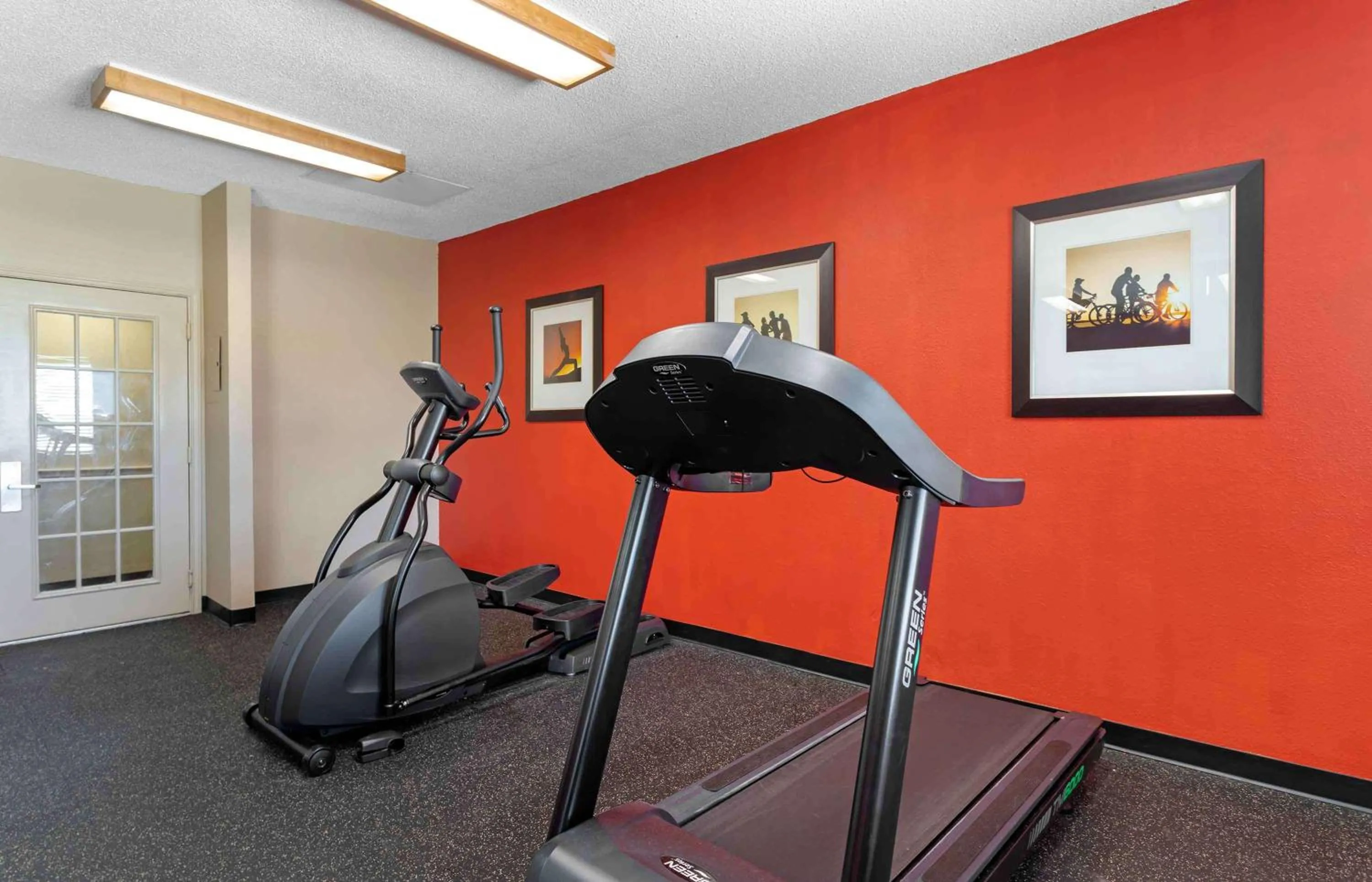 Fitness centre/facilities in Extended Stay America Suites - Houston - Katy Freeway - Energy Corridor