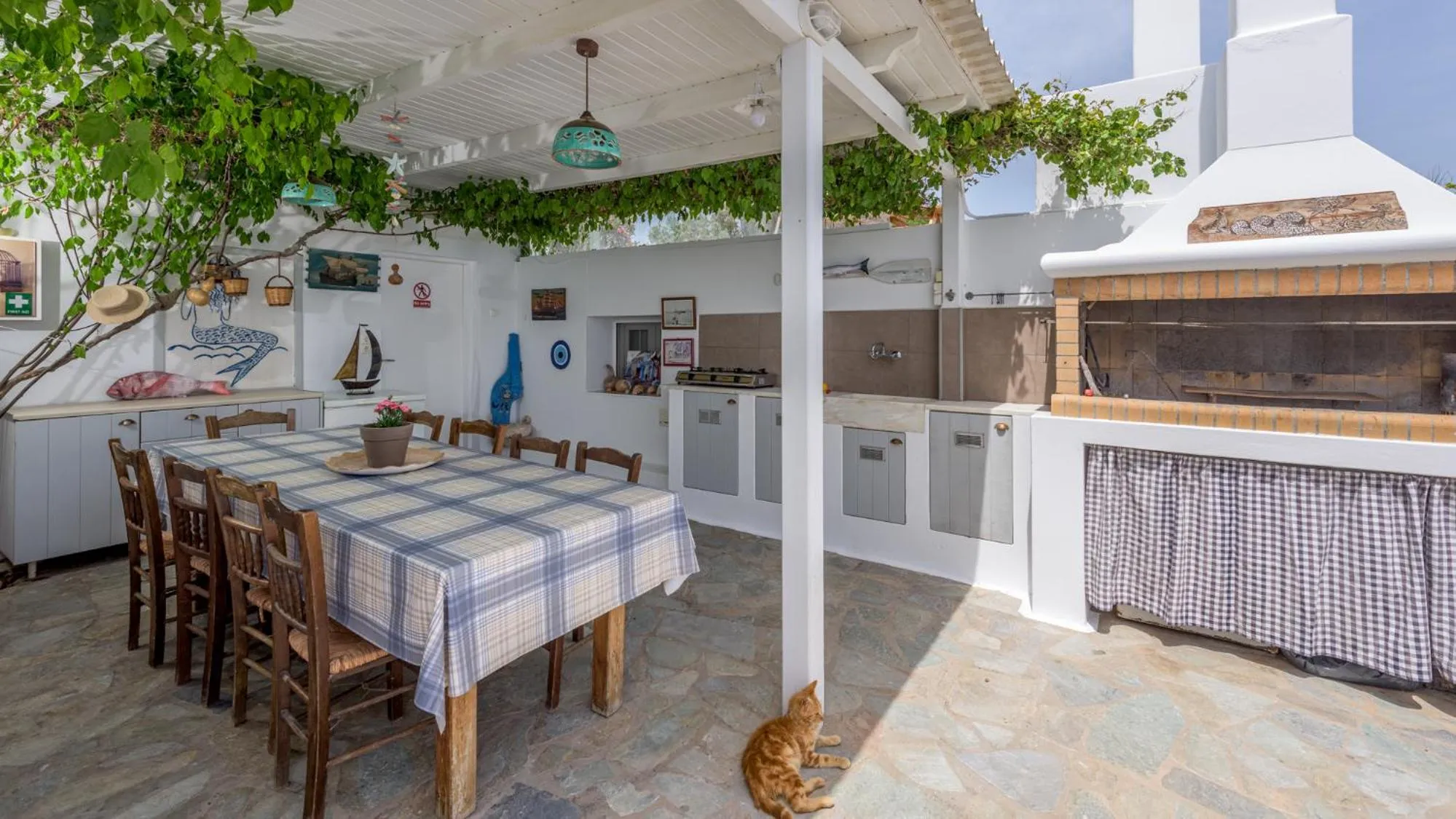 Giourgas Studios & Apartments