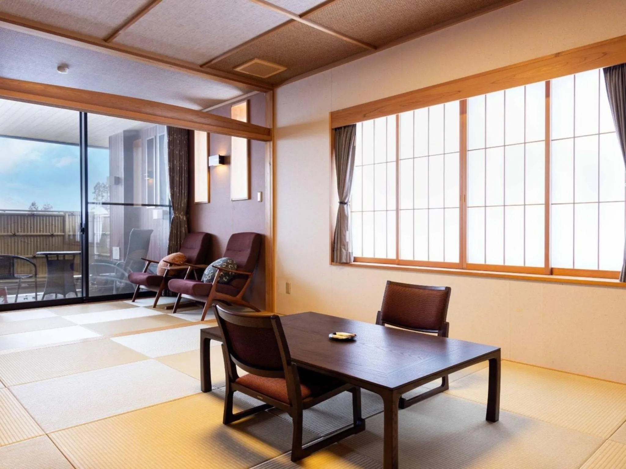 Photo of the whole room in Manten no Yado