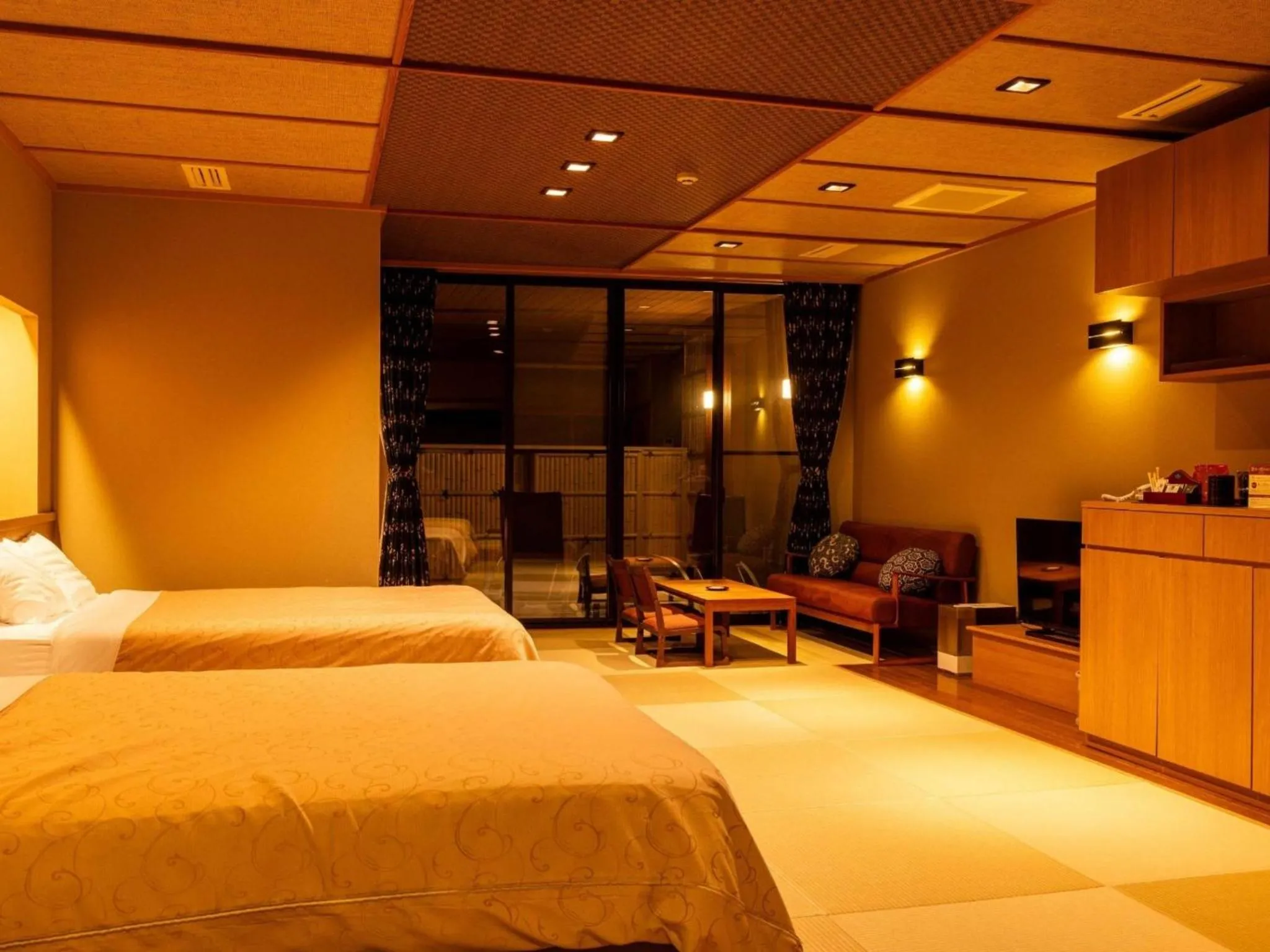 Photo of the whole room, Bed in Manten no Yado