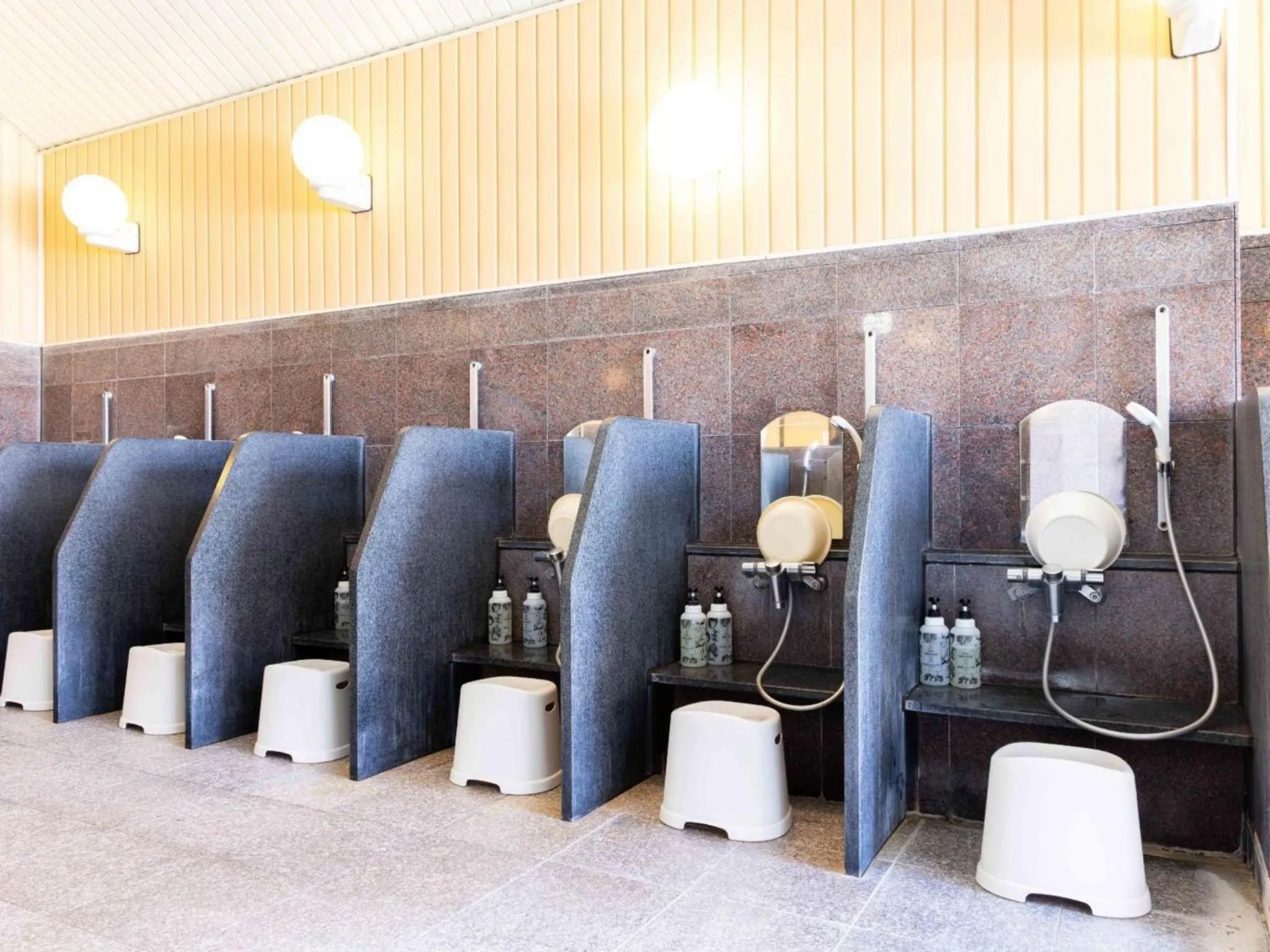 Shower in Manten no Yado