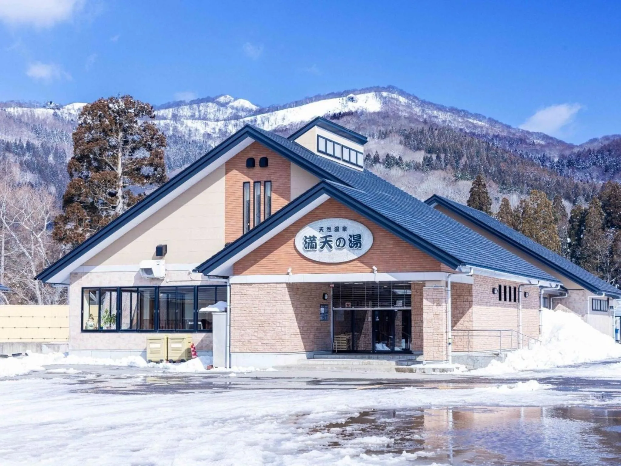 Property building in Manten no Yado