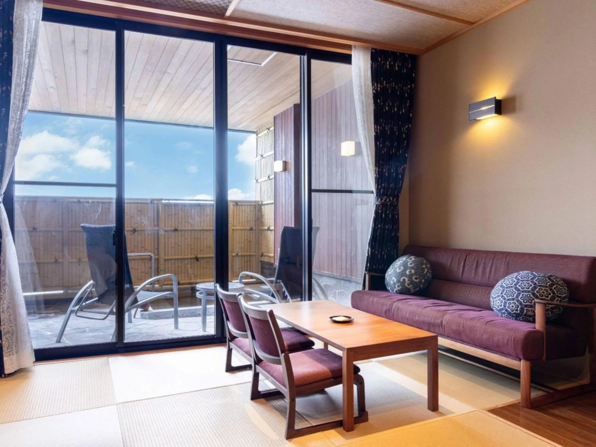 Photo of the whole room in Manten no Yado