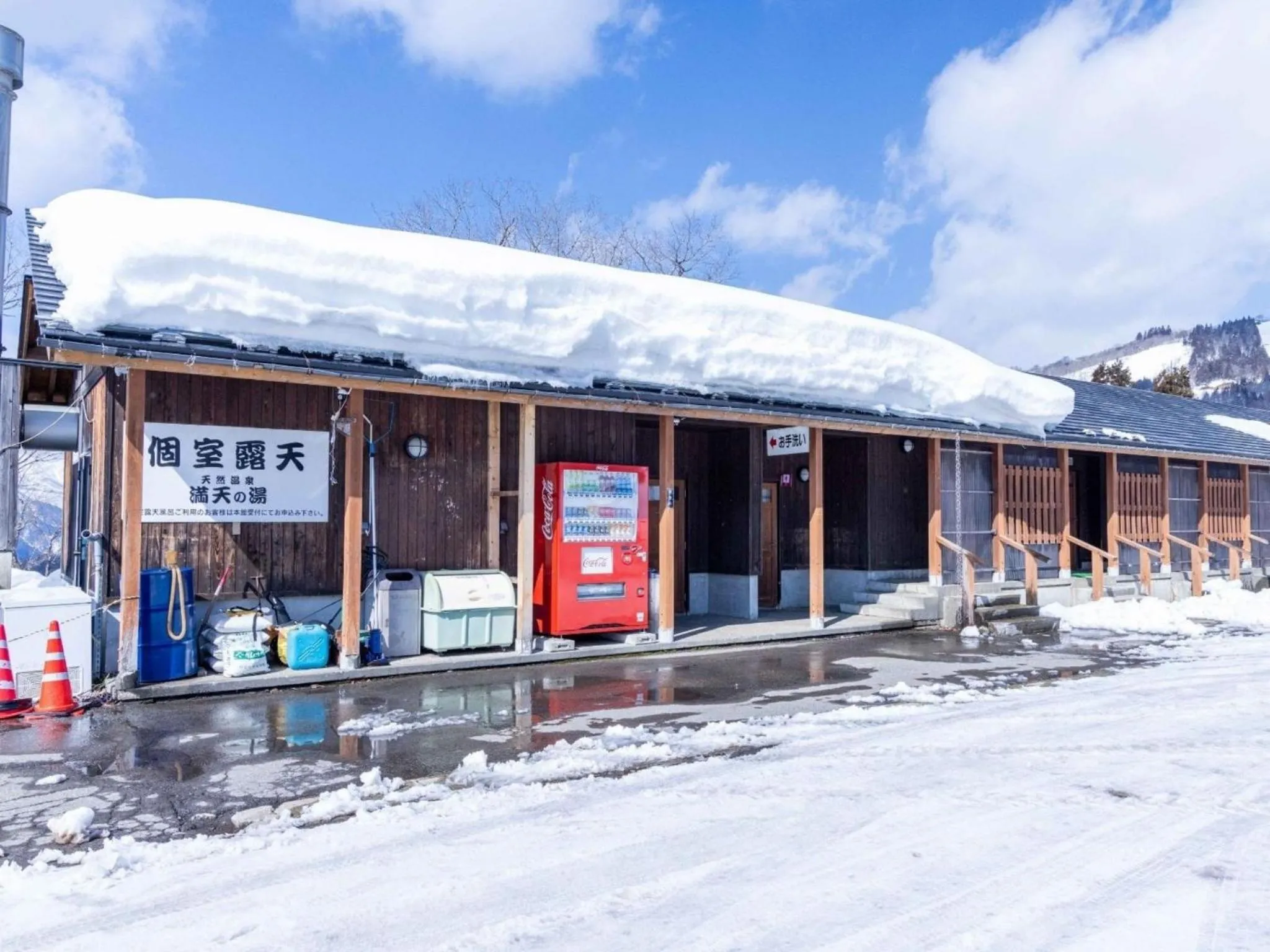 Property building in Manten no Yado