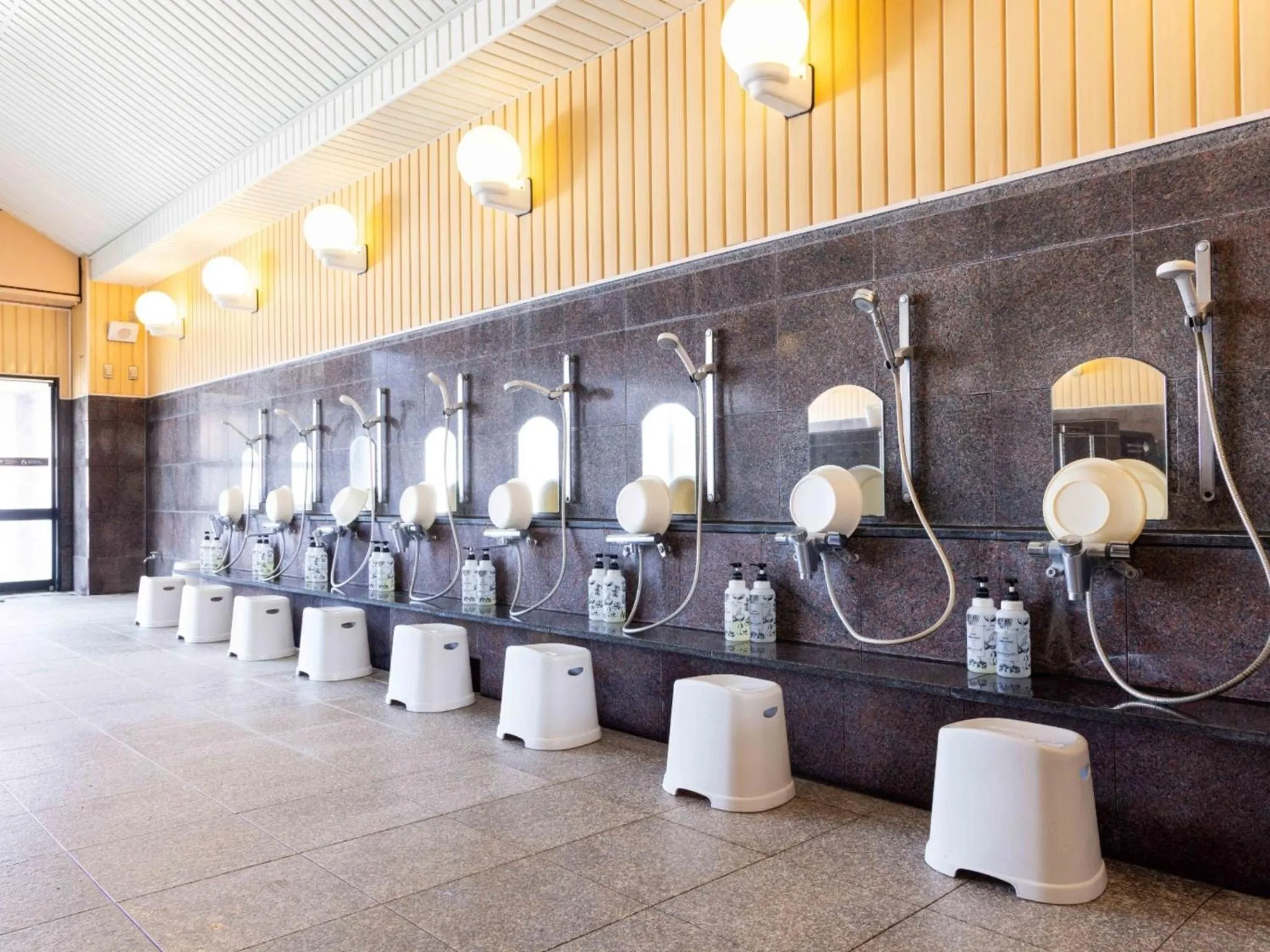 Shower in Manten no Yado