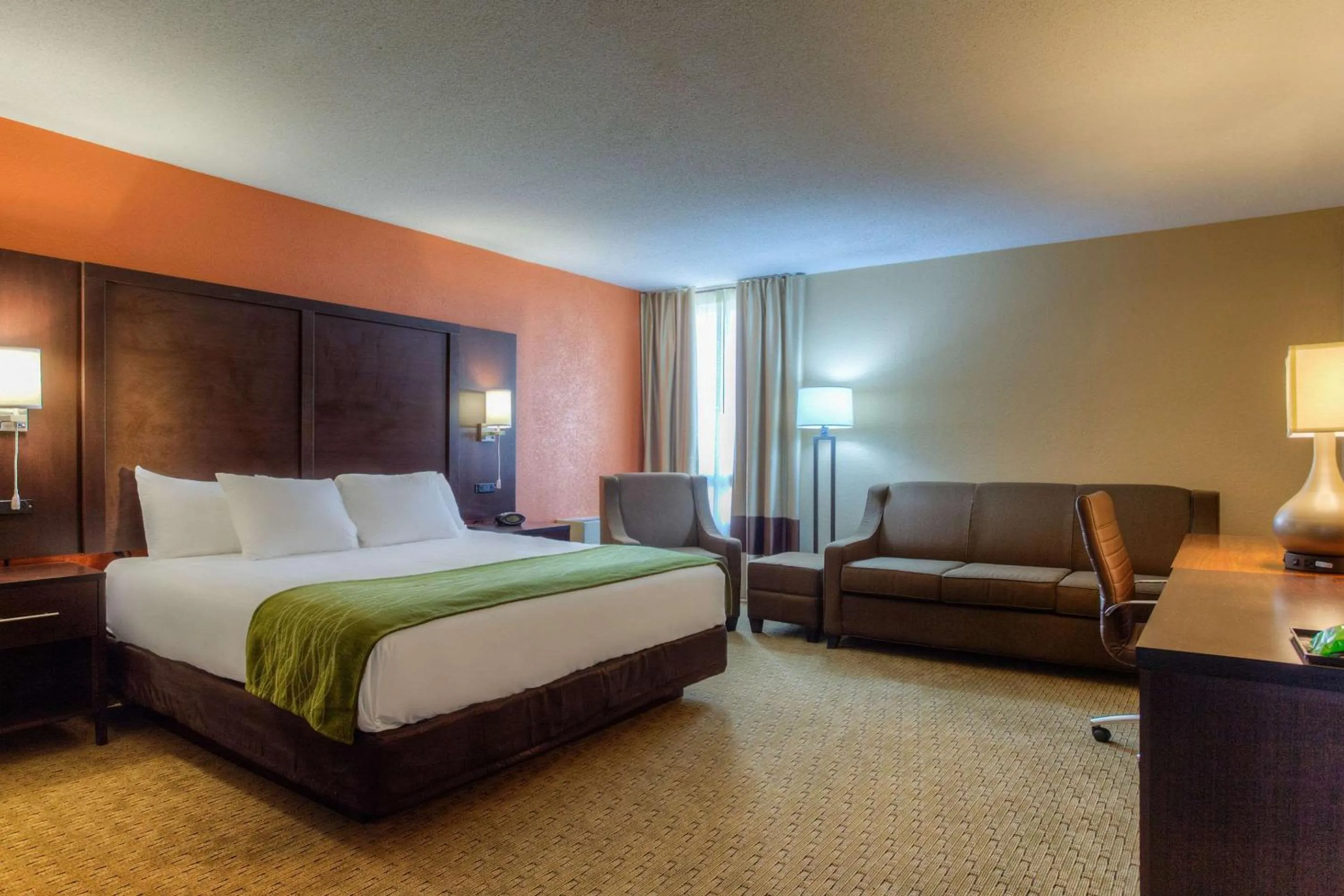 Bedroom, Bed in Comfort Inn & Suites Evansville Airport