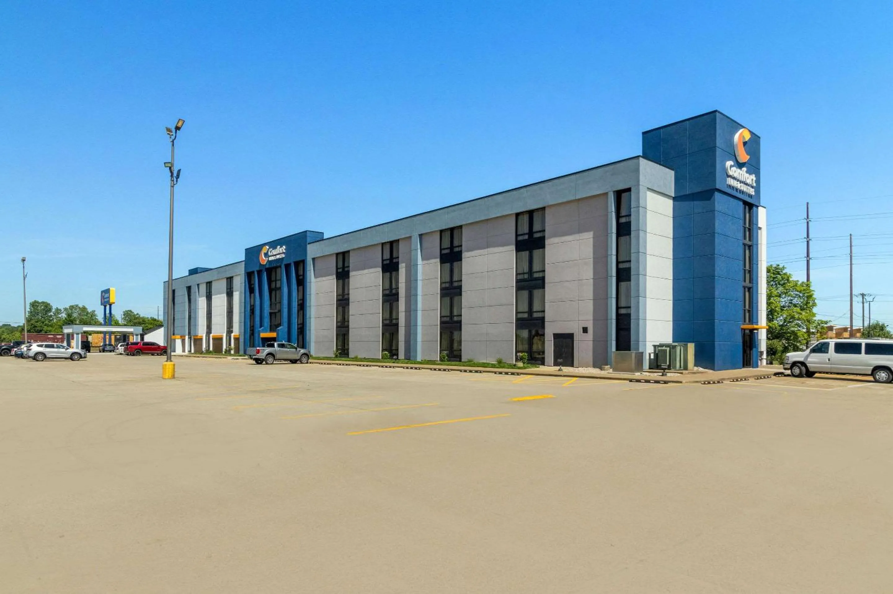 Property building in Comfort Inn & Suites Evansville Airport