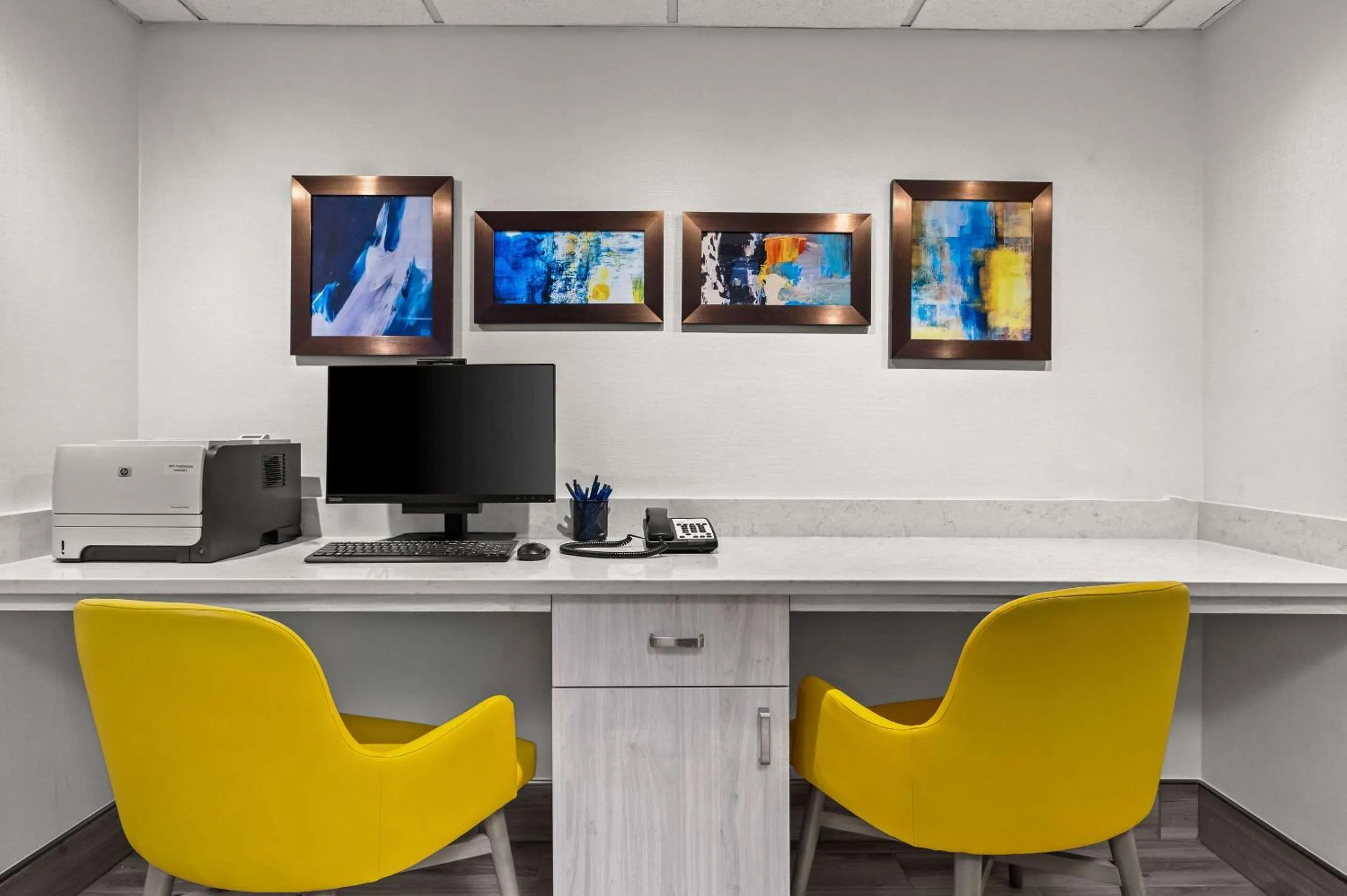 Business facilities in Comfort Inn & Suites Evansville Airport
