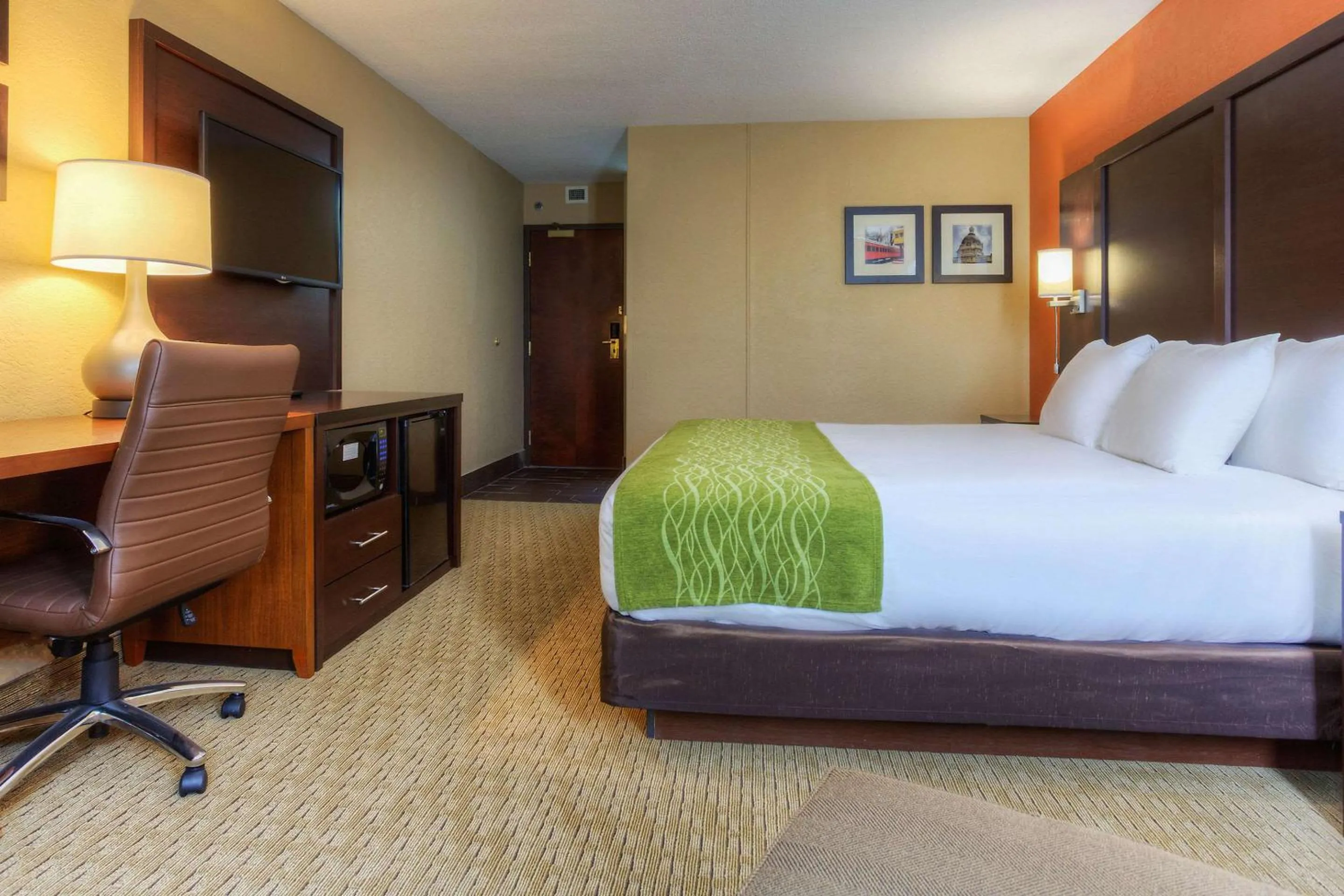 Bedroom, Bed in Comfort Inn & Suites Evansville Airport