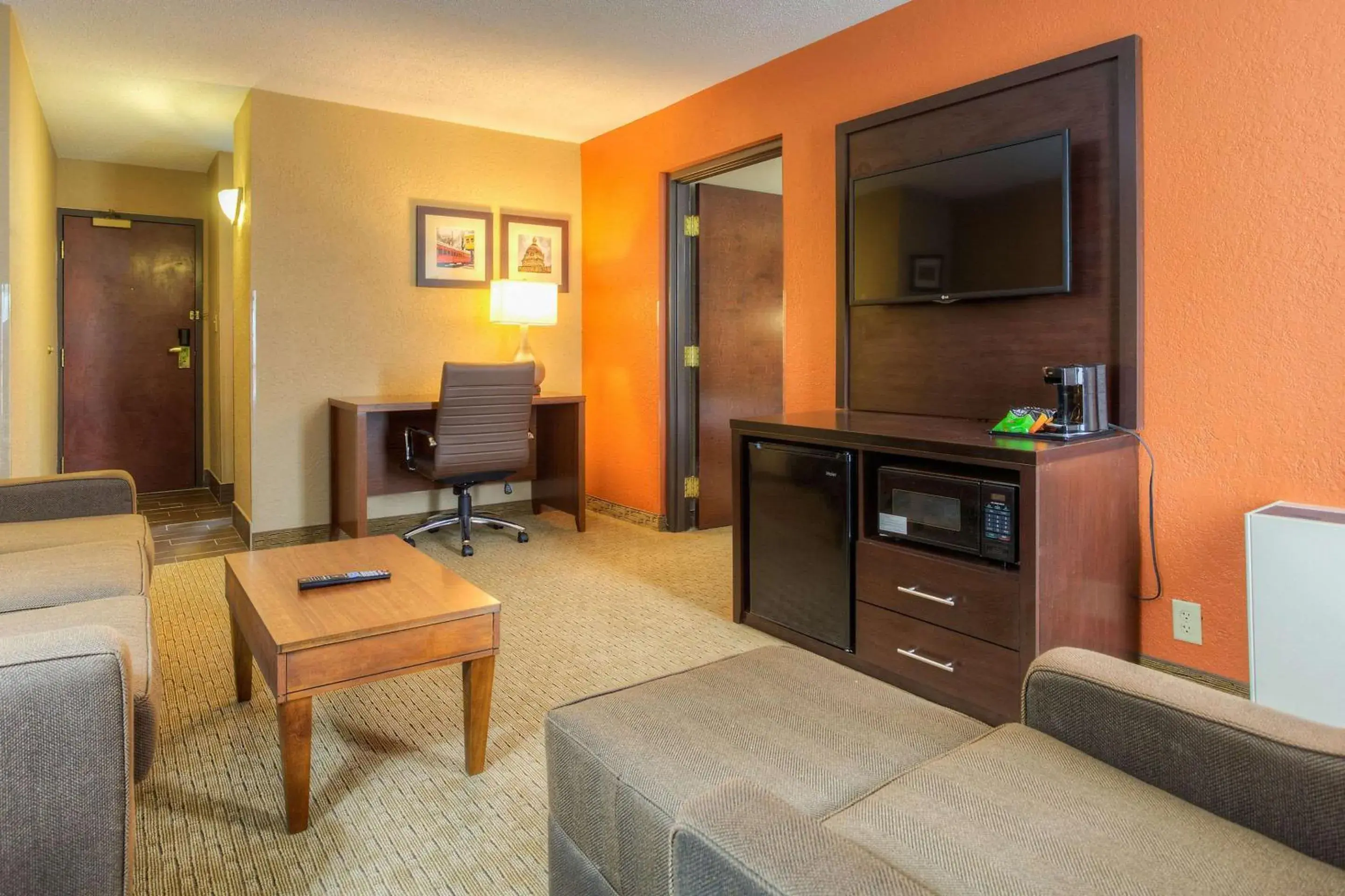 Bedroom in Comfort Inn & Suites Evansville Airport Bedroom in Comfort Inn & Suites Evansville Airport