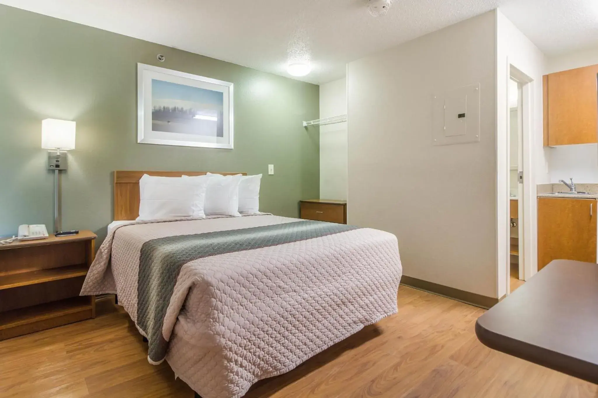 Photo of the whole room, Bed in HomeTowne Studios by Red Roof Houston - Northwest Photo of the whole room, Bed in HomeTowne Studios by Red Roof Houston - Northwest