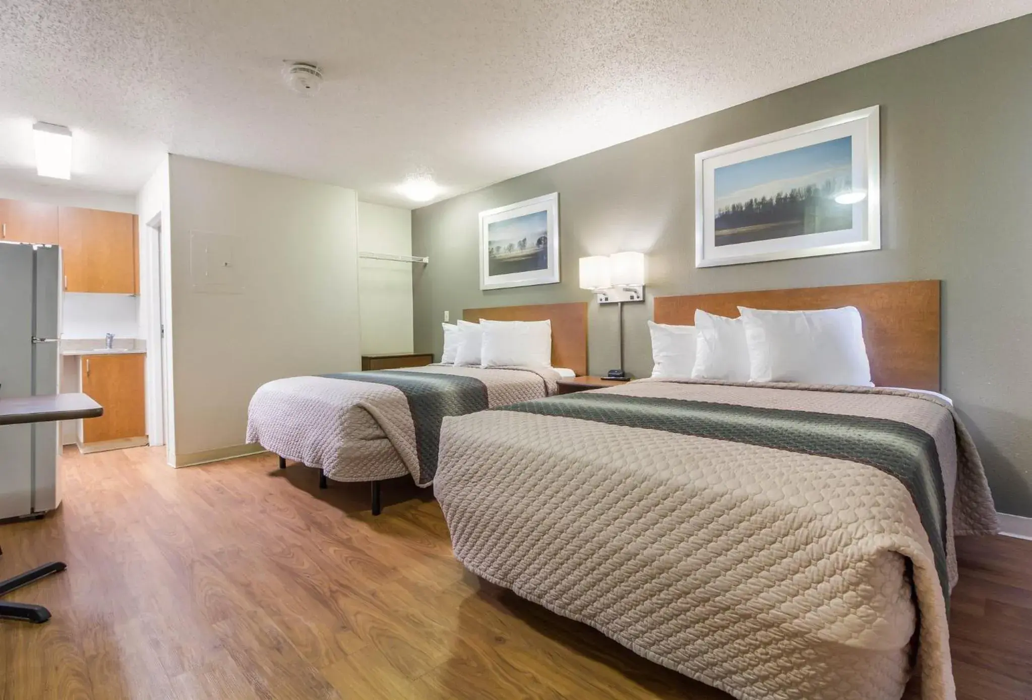 Photo of the whole room, Bed in HomeTowne Studios by Red Roof Houston - Northwest Photo of the whole room, Bed in HomeTowne Studios by Red Roof Houston - Northwest