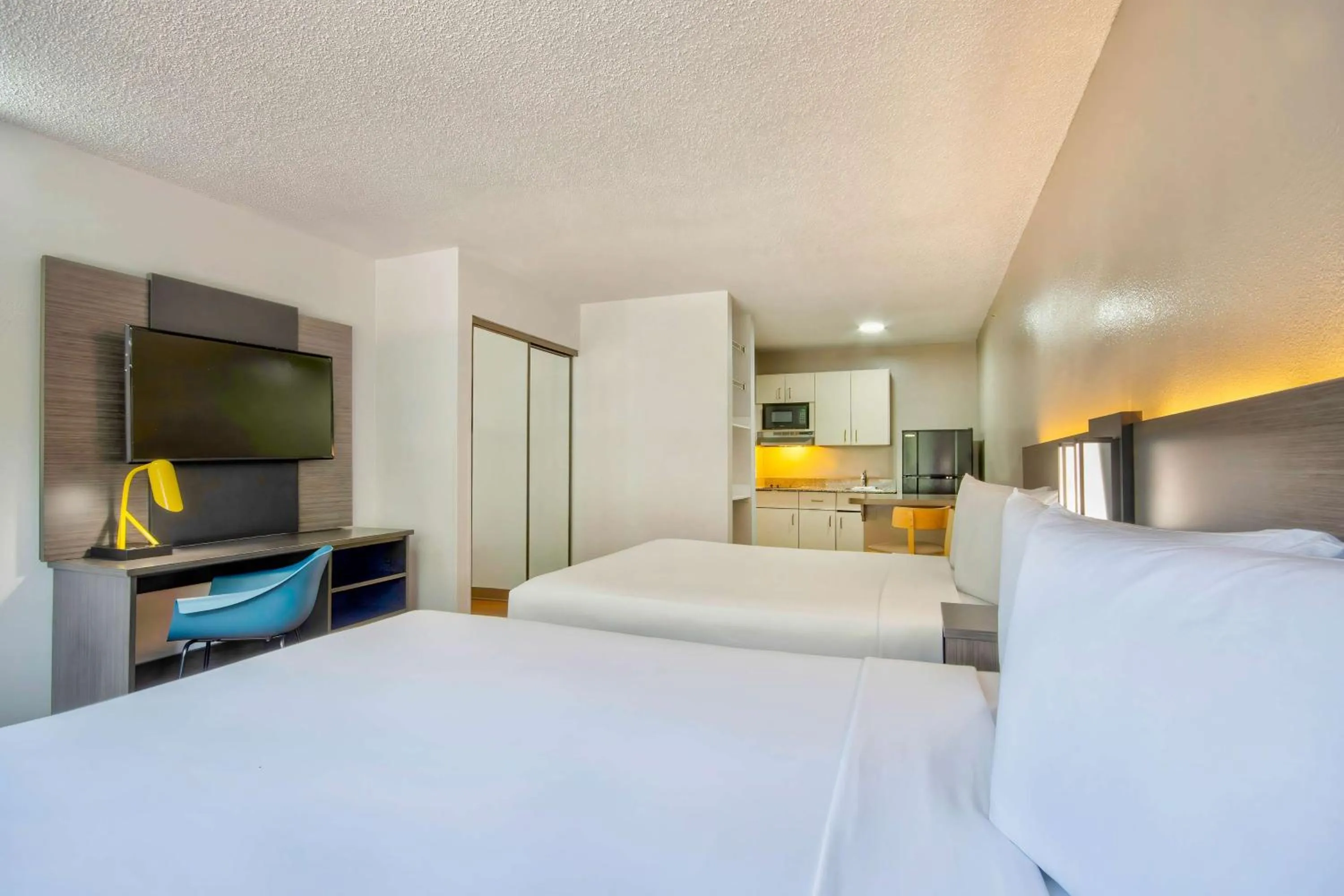 Bedroom, Bed in Studio 6-Austin, TX - Midtown