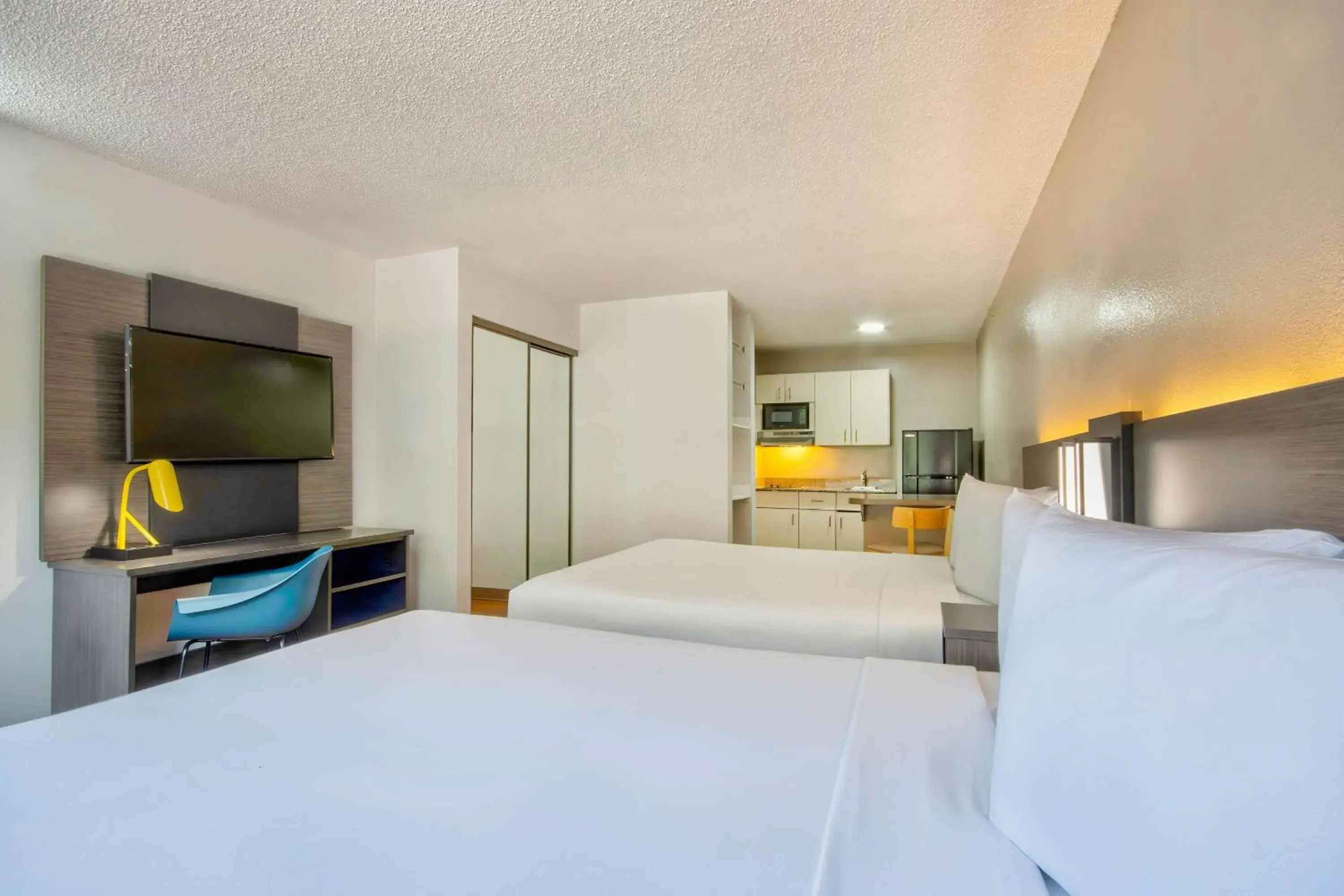 Bedroom, Bed in Studio 6-Austin, TX - Midtown Bedroom, Bed in Studio 6-Austin, TX - Midtown