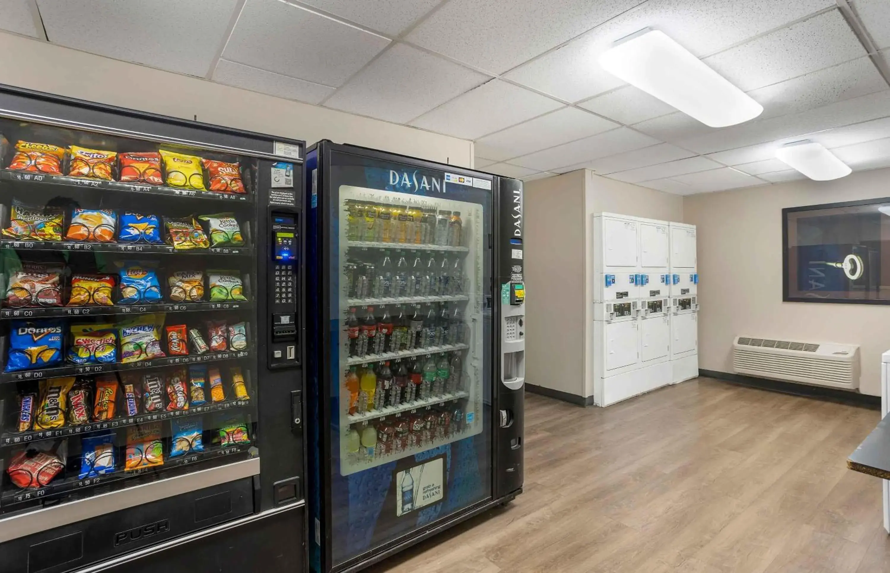 Property building in Extended Stay America Suites - Philadelphia - Airport - Tinicum Blvd Property building in Extended Stay America Suites - Philadelphia - Airport - Tinicum Blvd