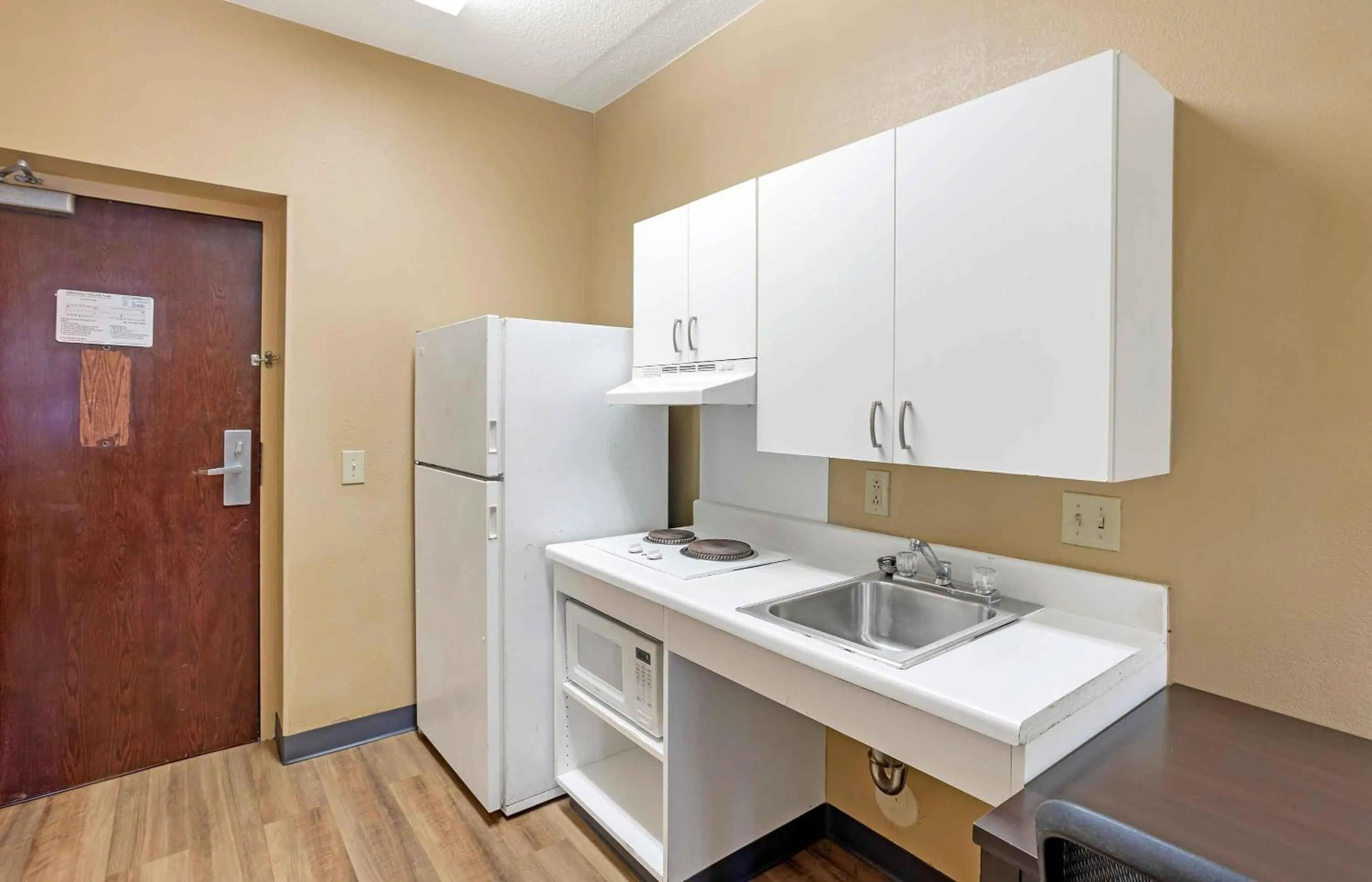 Kitchen or kitchenette in Extended Stay America Suites - Philadelphia - Airport - Tinicum Blvd