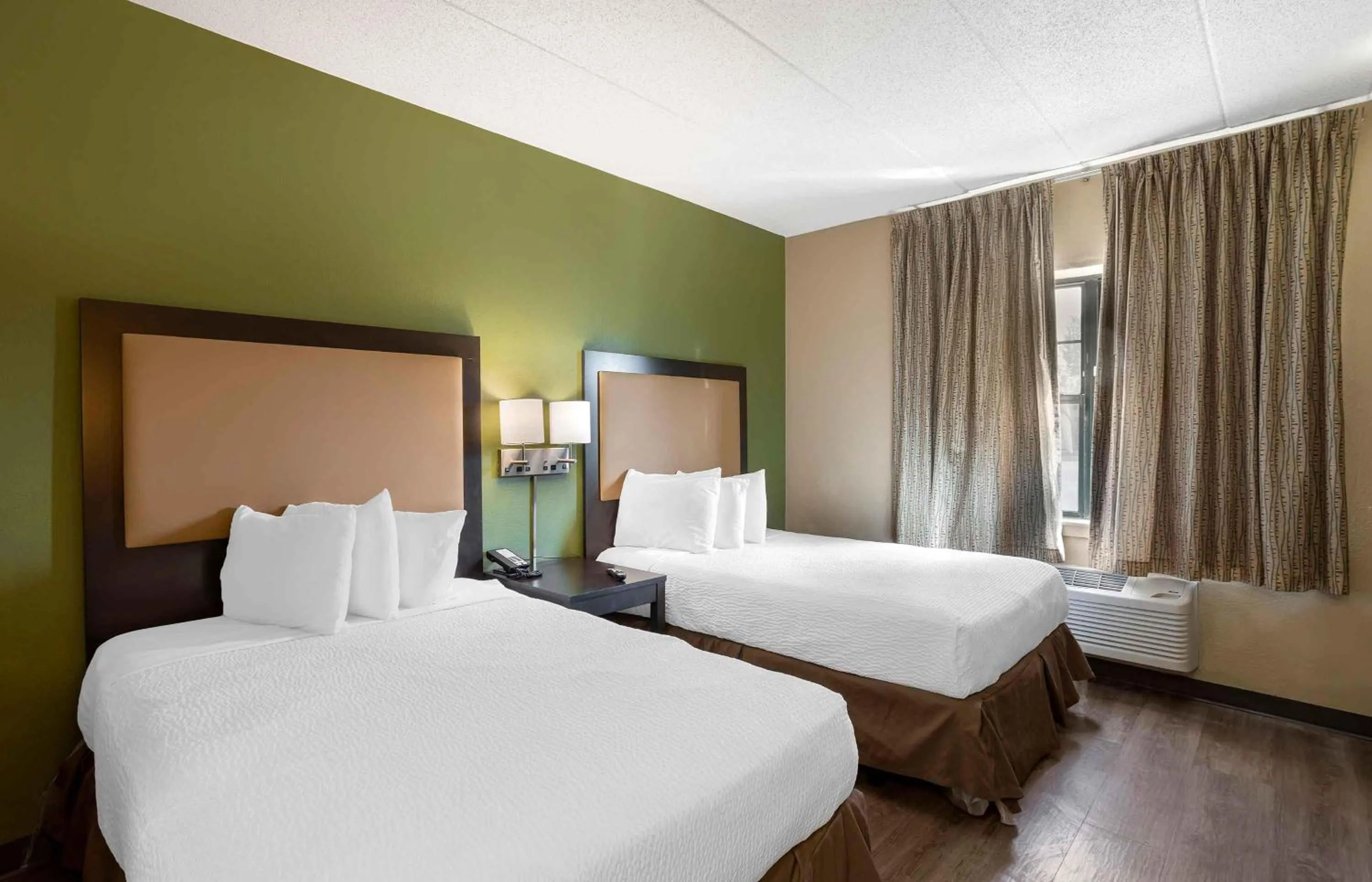 Bedroom, Bed in Extended Stay America Suites - Philadelphia - Airport - Tinicum Blvd