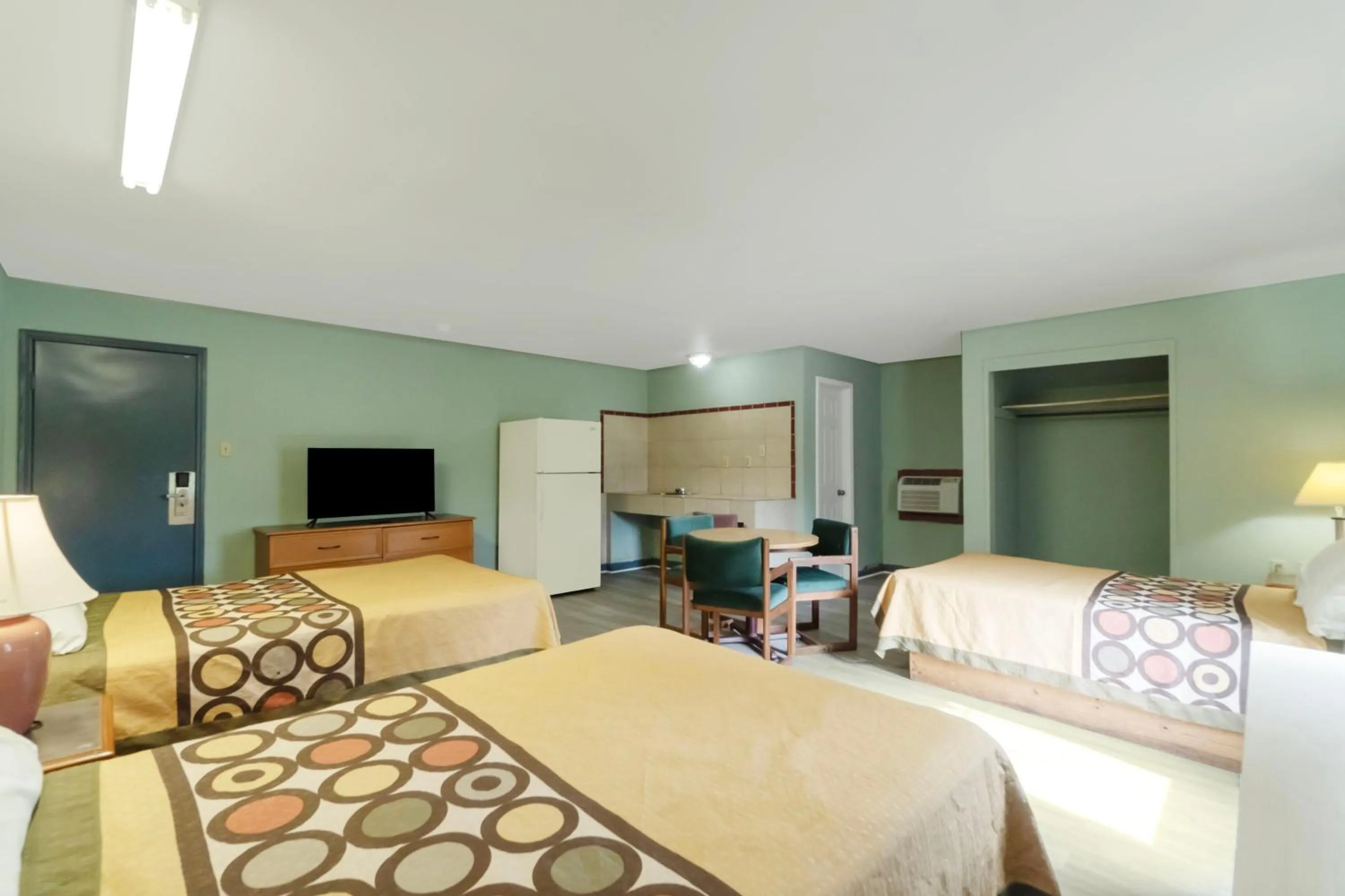 Bedroom, Bed in Capital O Parker Motel Clute Jackson Tx 332