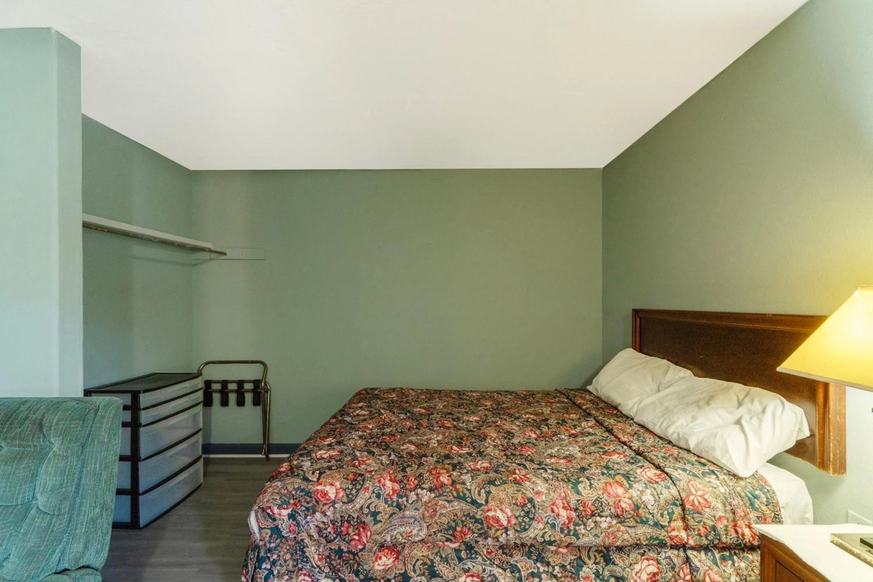 Bedroom, Bed in Capital O Parker Motel Clute Jackson Tx 332