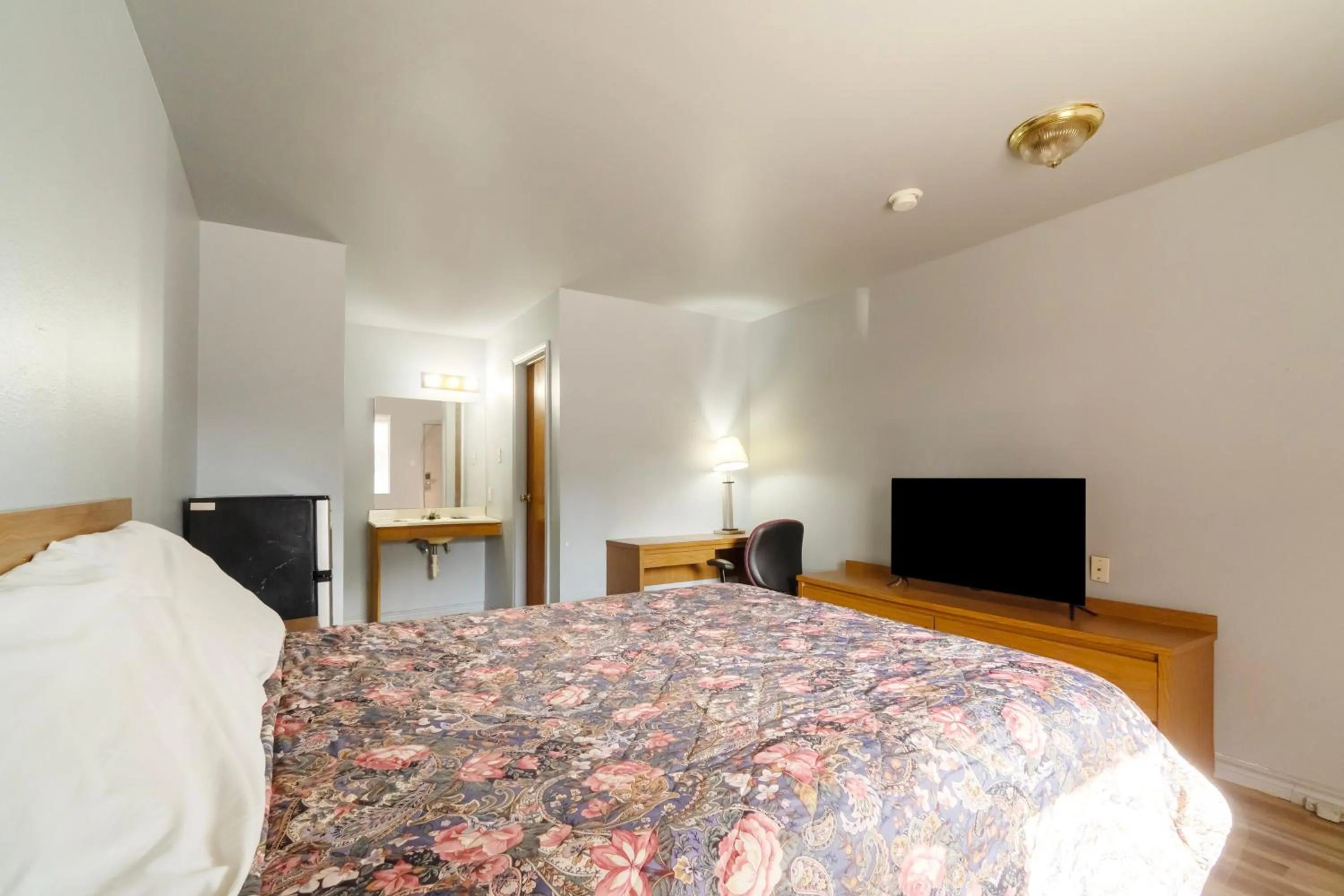 Bedroom, Bed in Capital O Parker Motel Clute Jackson Tx 332