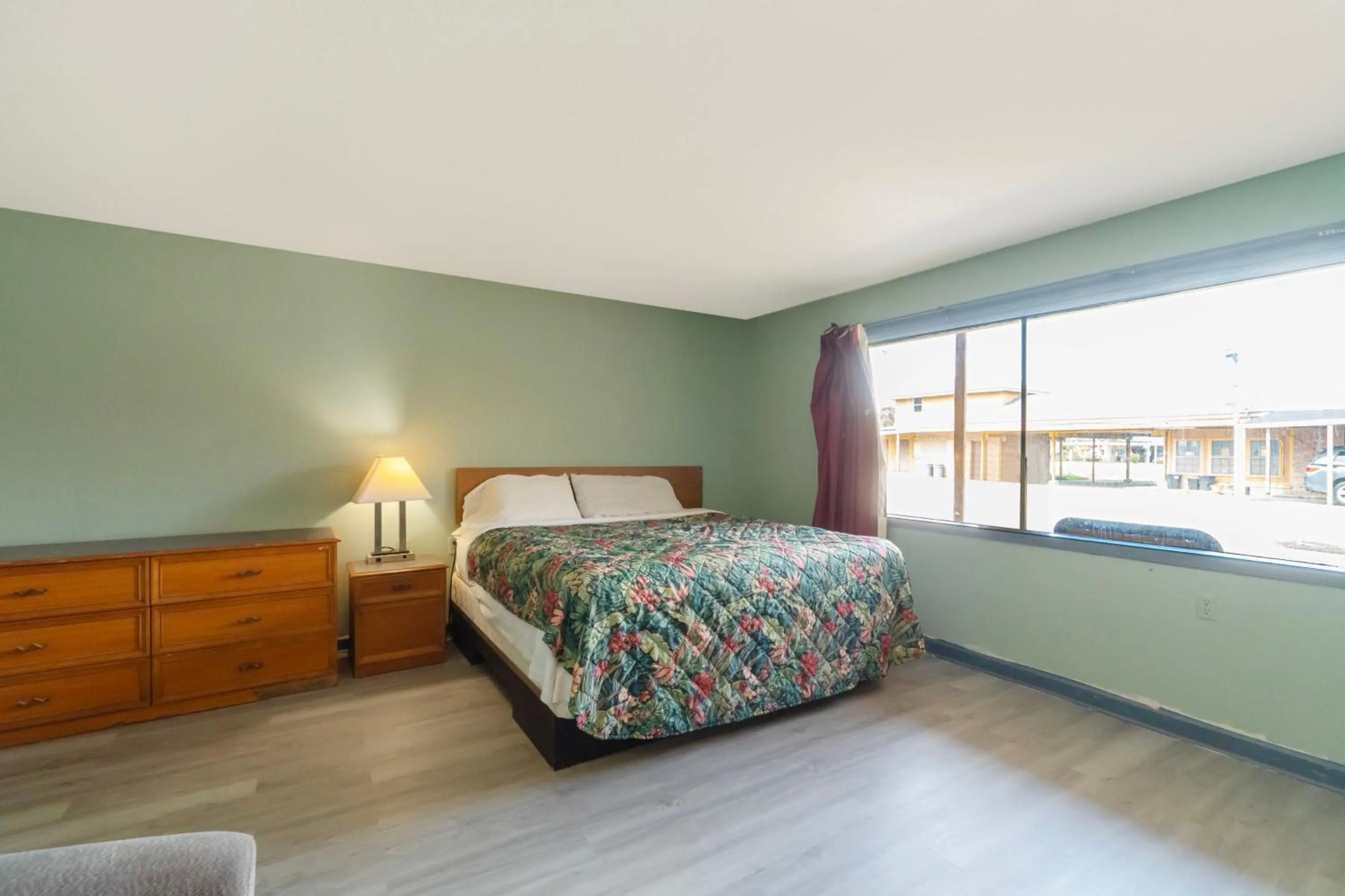 Bedroom, Bed in Capital O Parker Motel Clute Jackson Tx 332