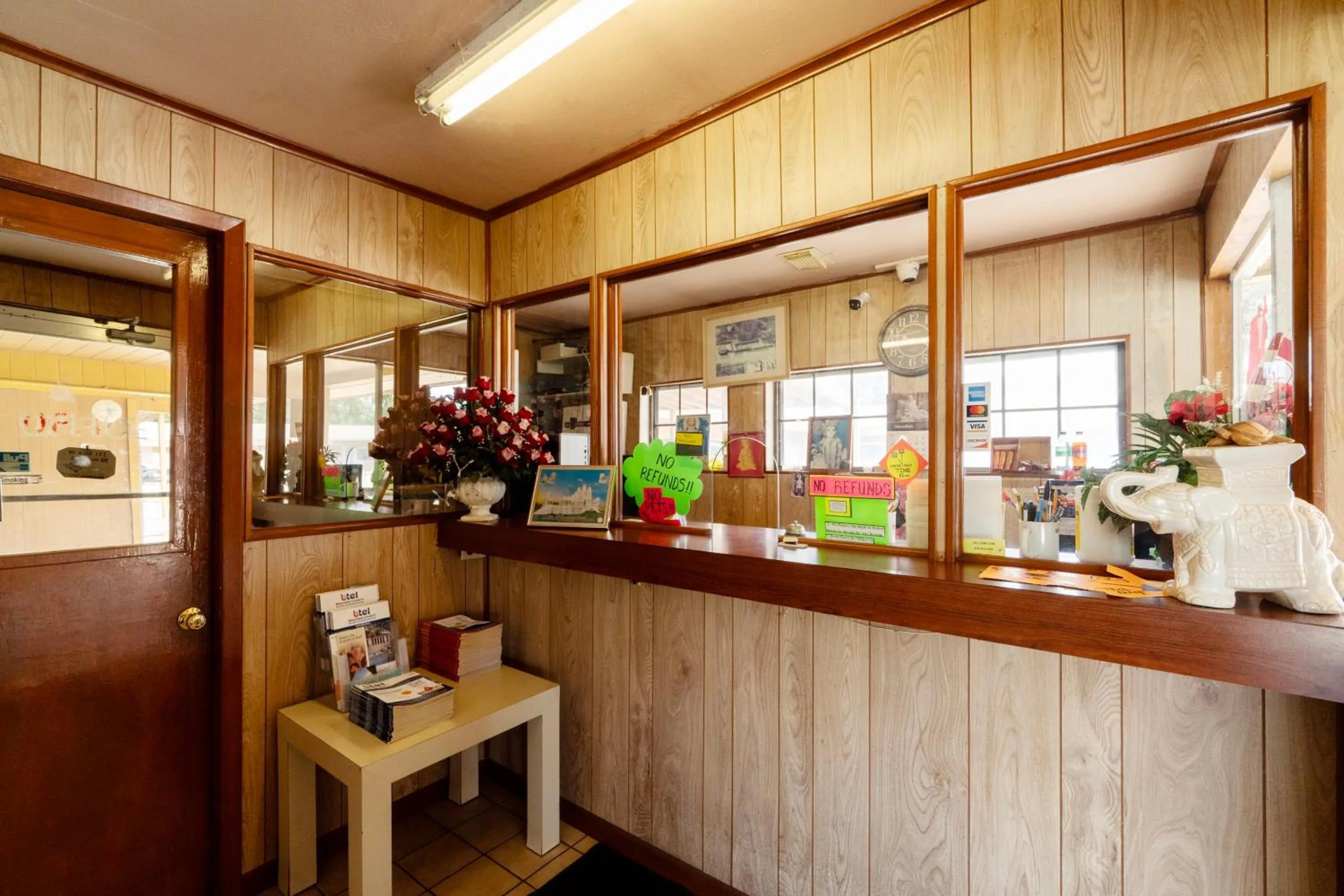 Lobby or reception in Capital O Parker Motel Clute Jackson Tx 332