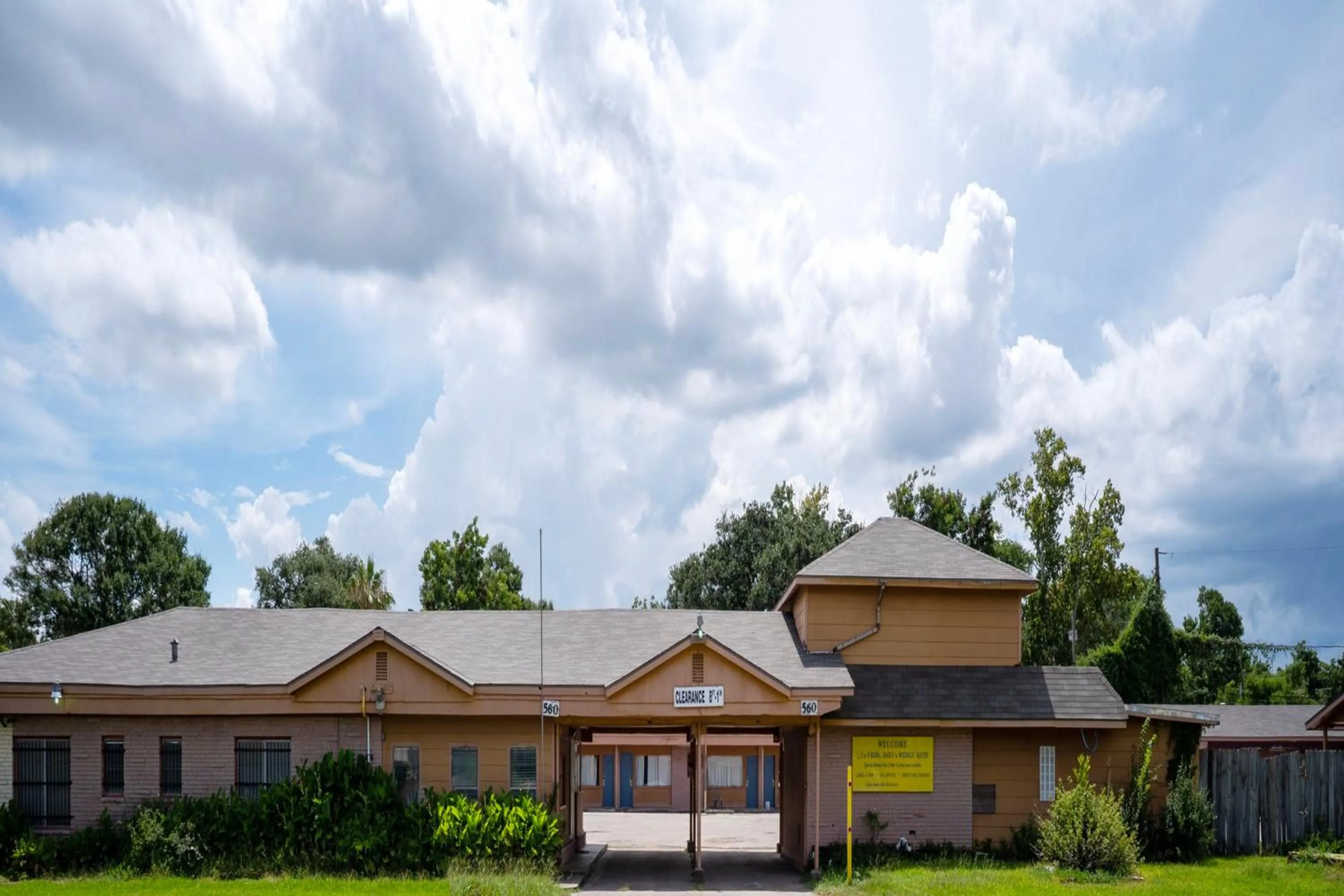 Facade/entrance in Capital O Parker Motel Clute Jackson Tx 332