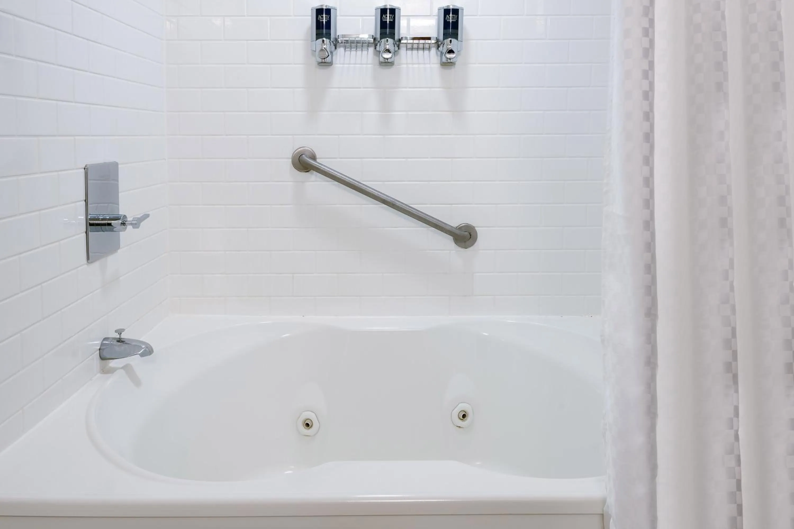 Bathroom in Four Points Huntsville Airport