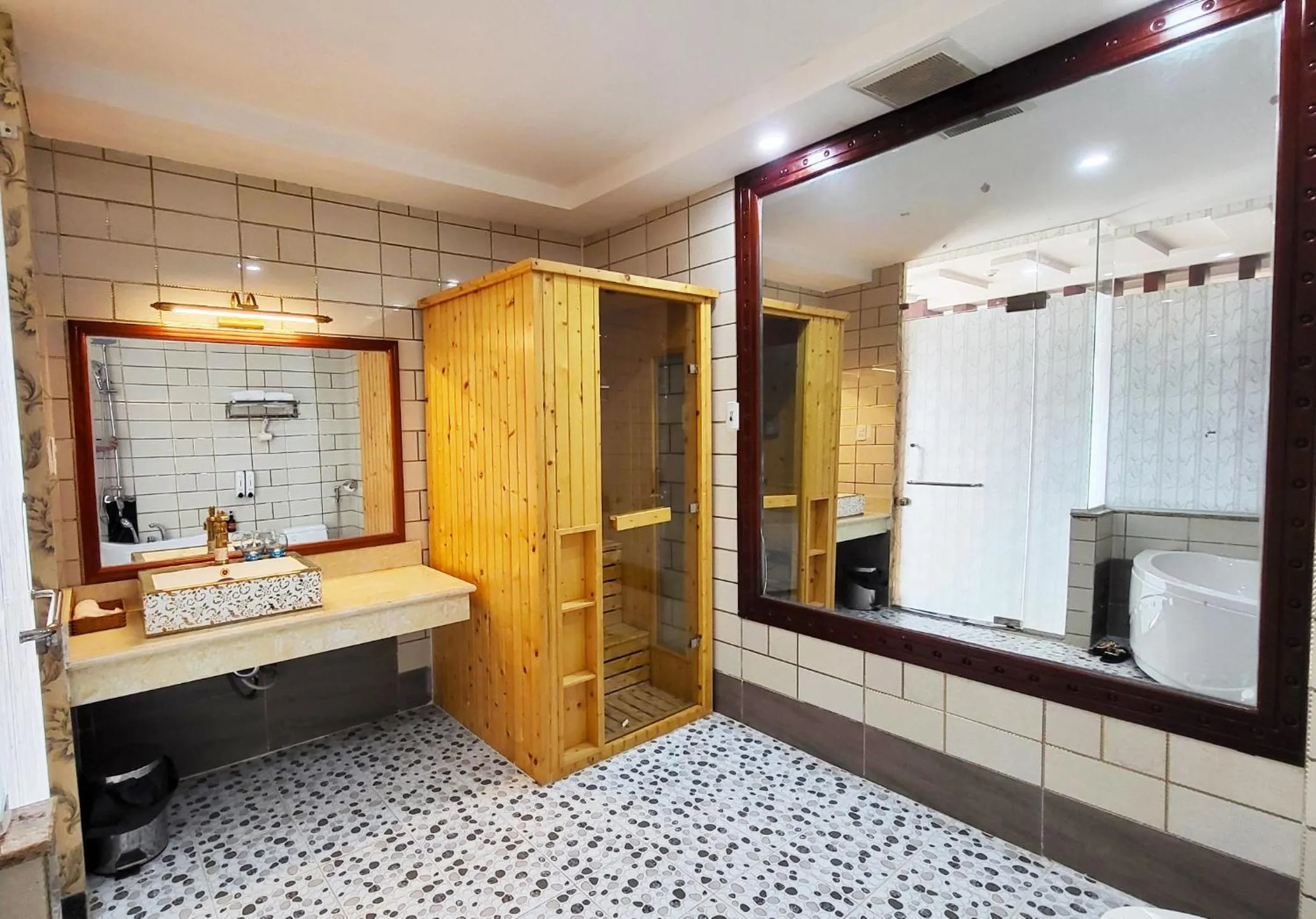 Toilet in Hoang Son Hotel - Can Tho