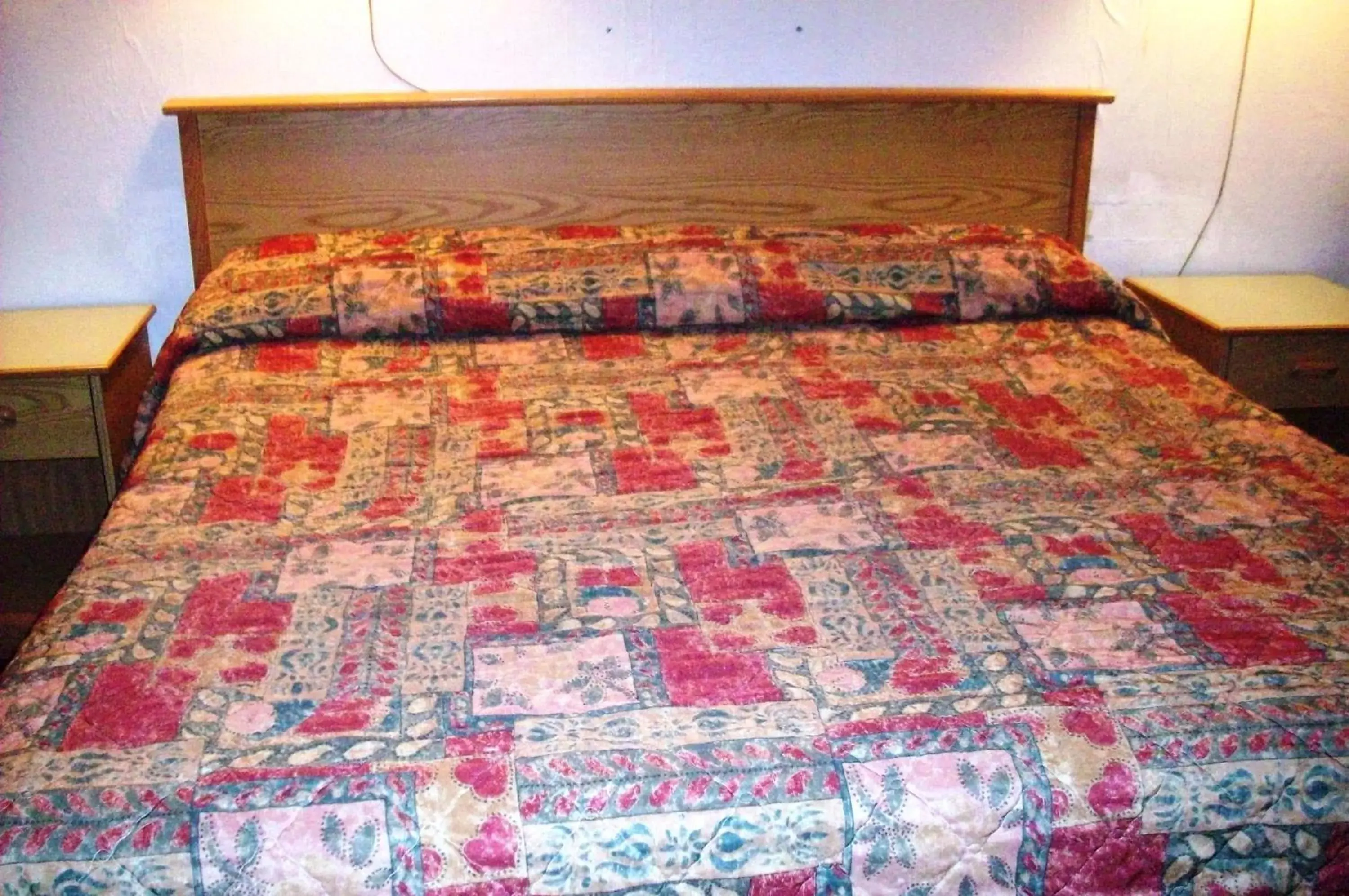 Bed in Hilander Motel Bed in Hilander Motel