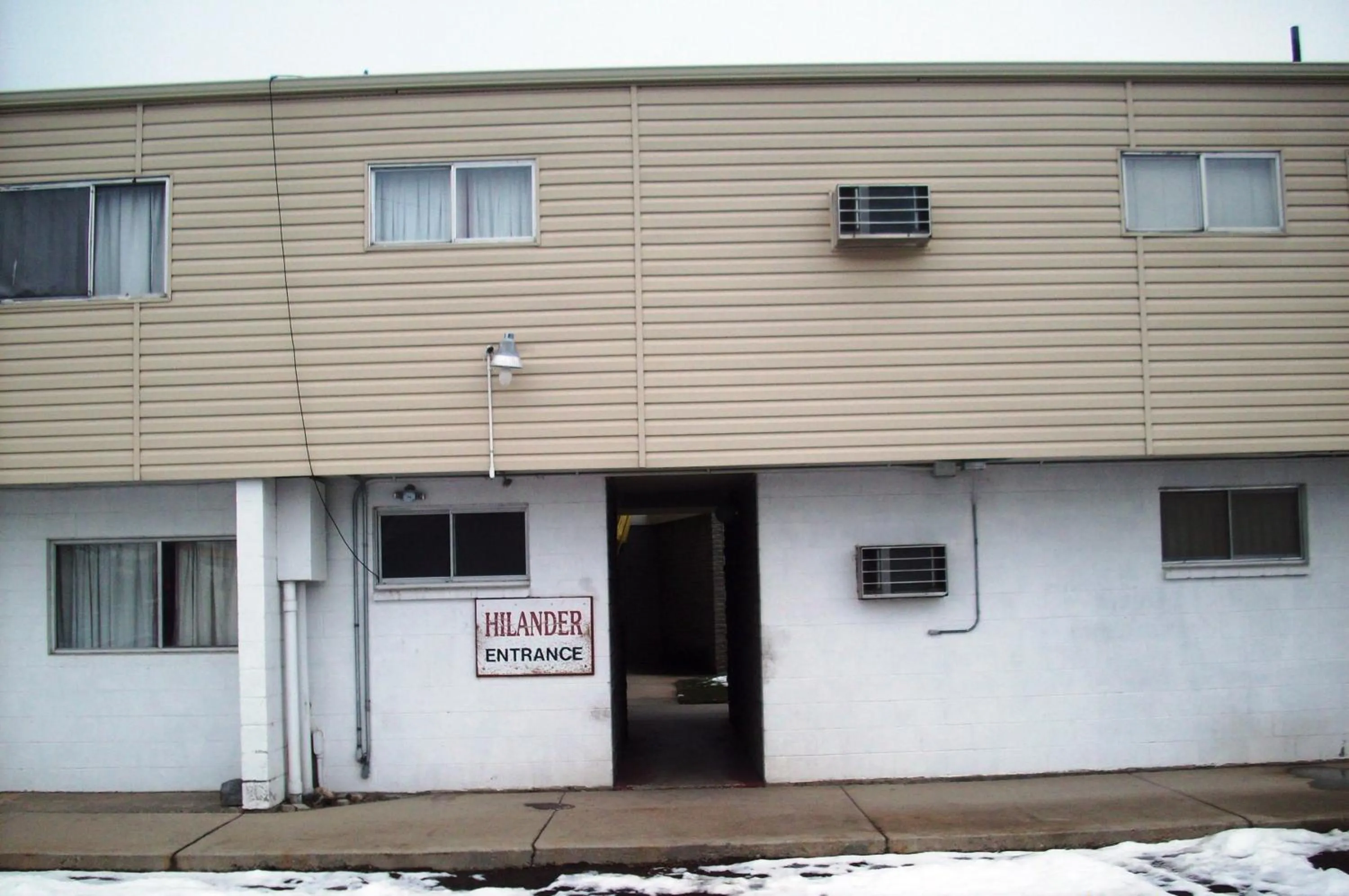 Facade/entrance in Hilander Motel