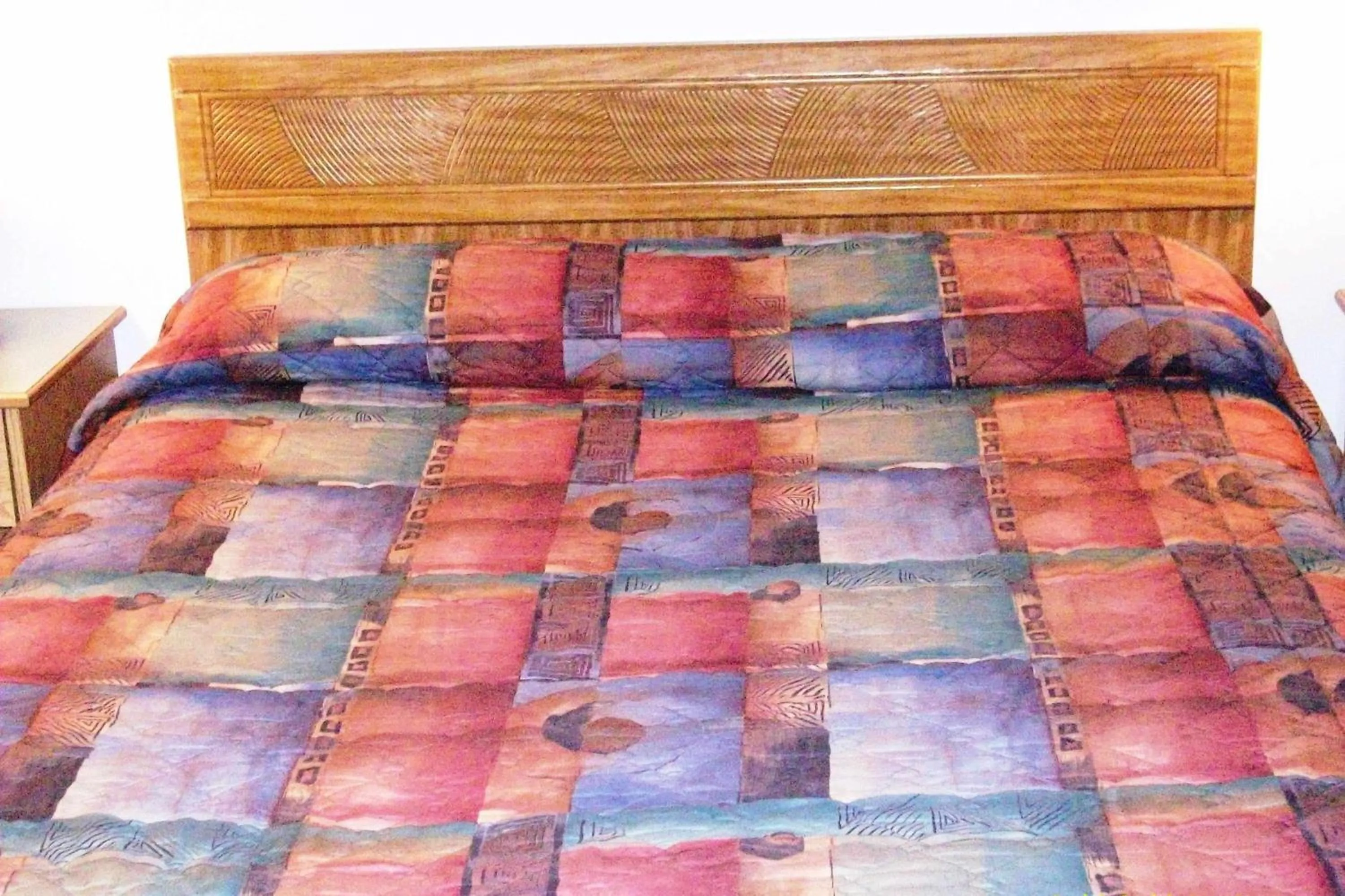 Bed in Hilander Motel