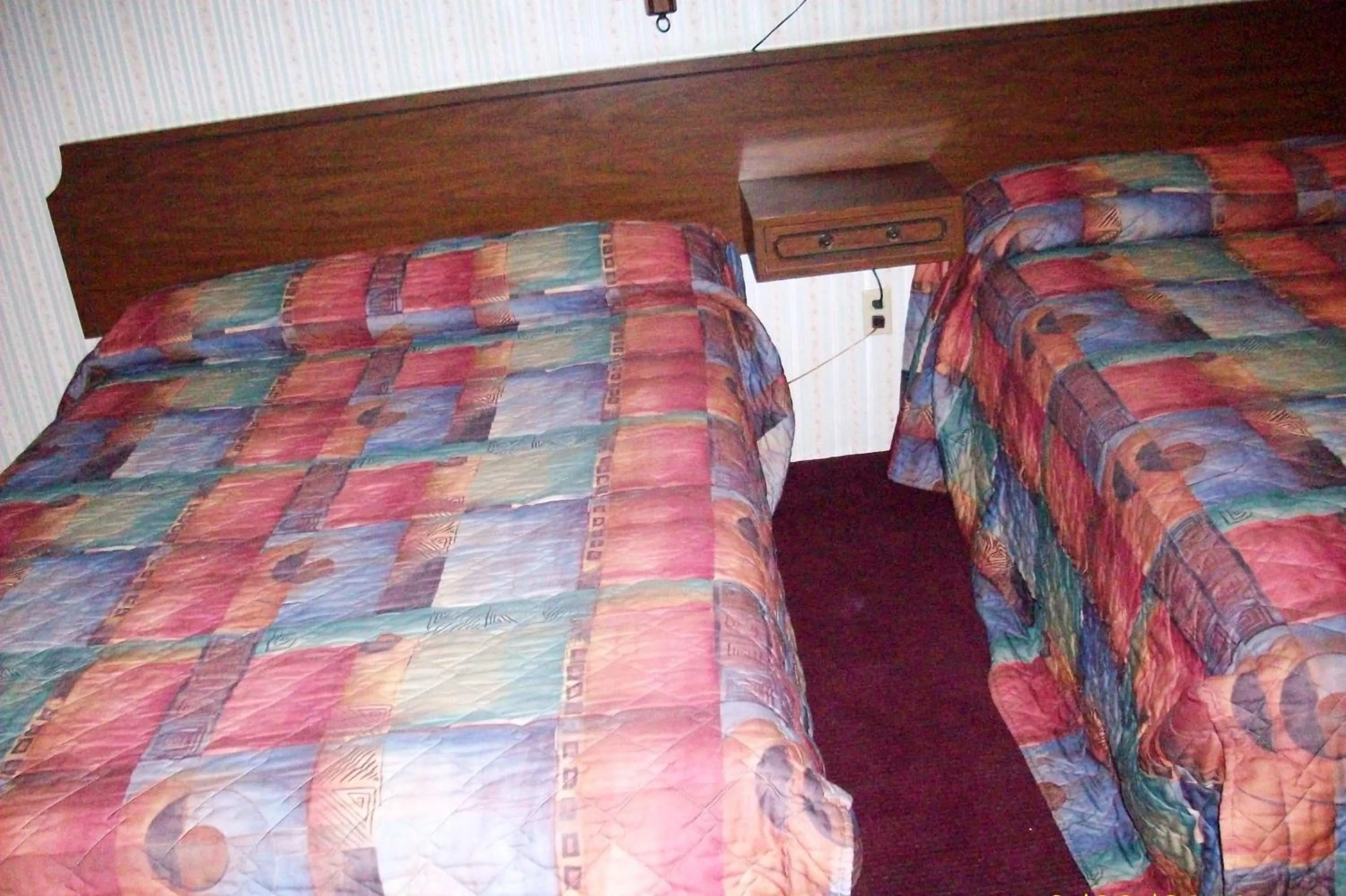 Bed in Hilander Motel
