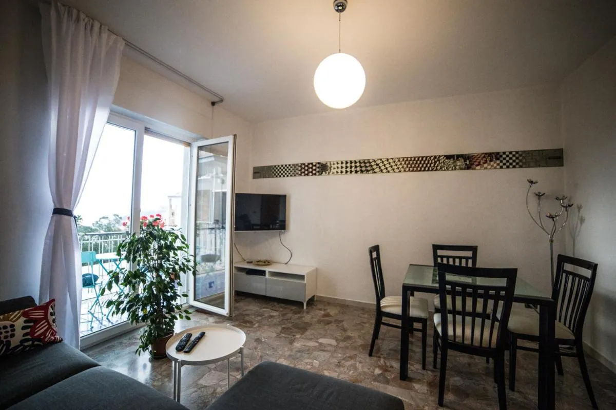 Communal lounge/ TV room in B&B Pacifico