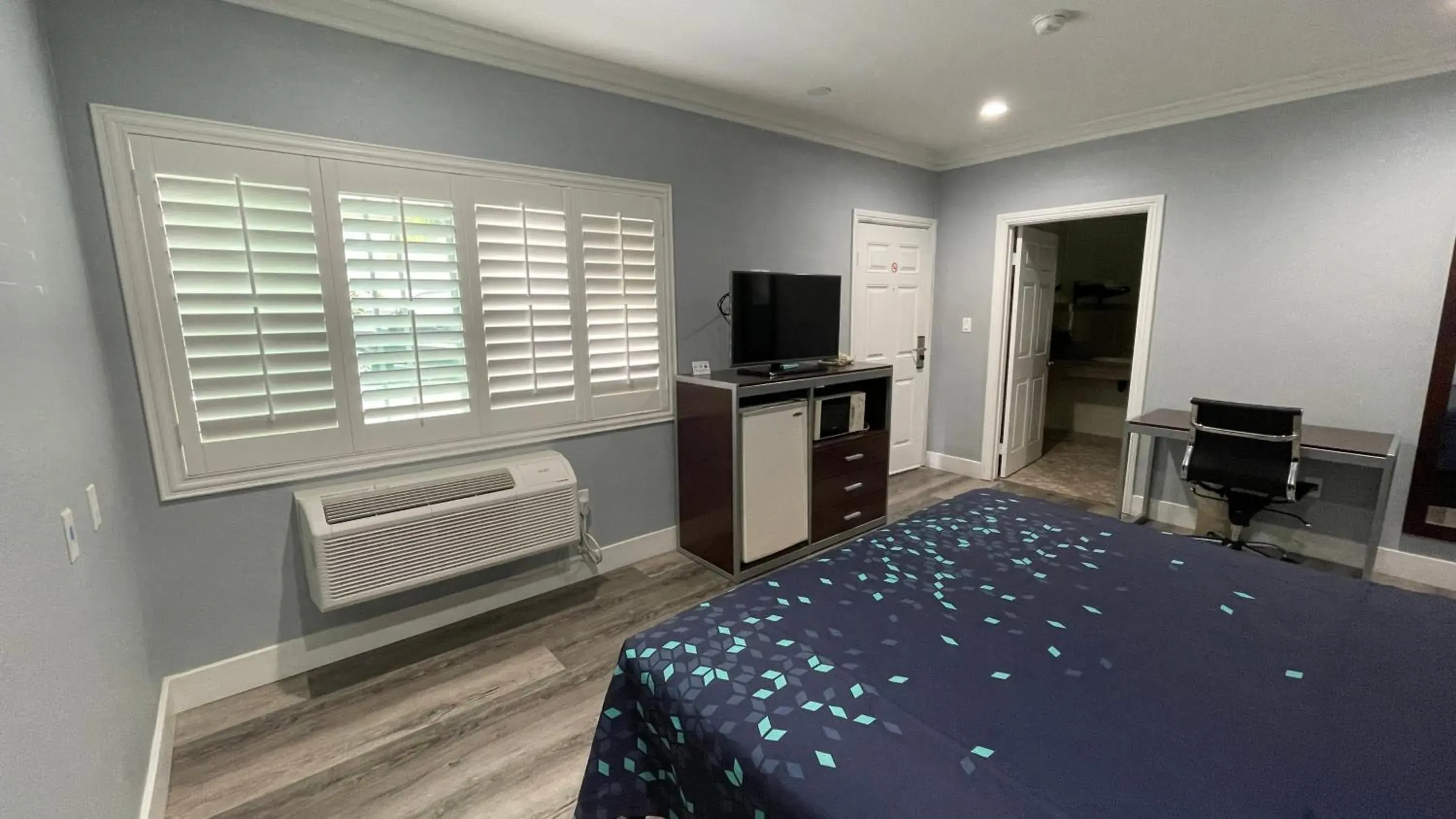 Bed in Regency Motel Bed in Regency Motel