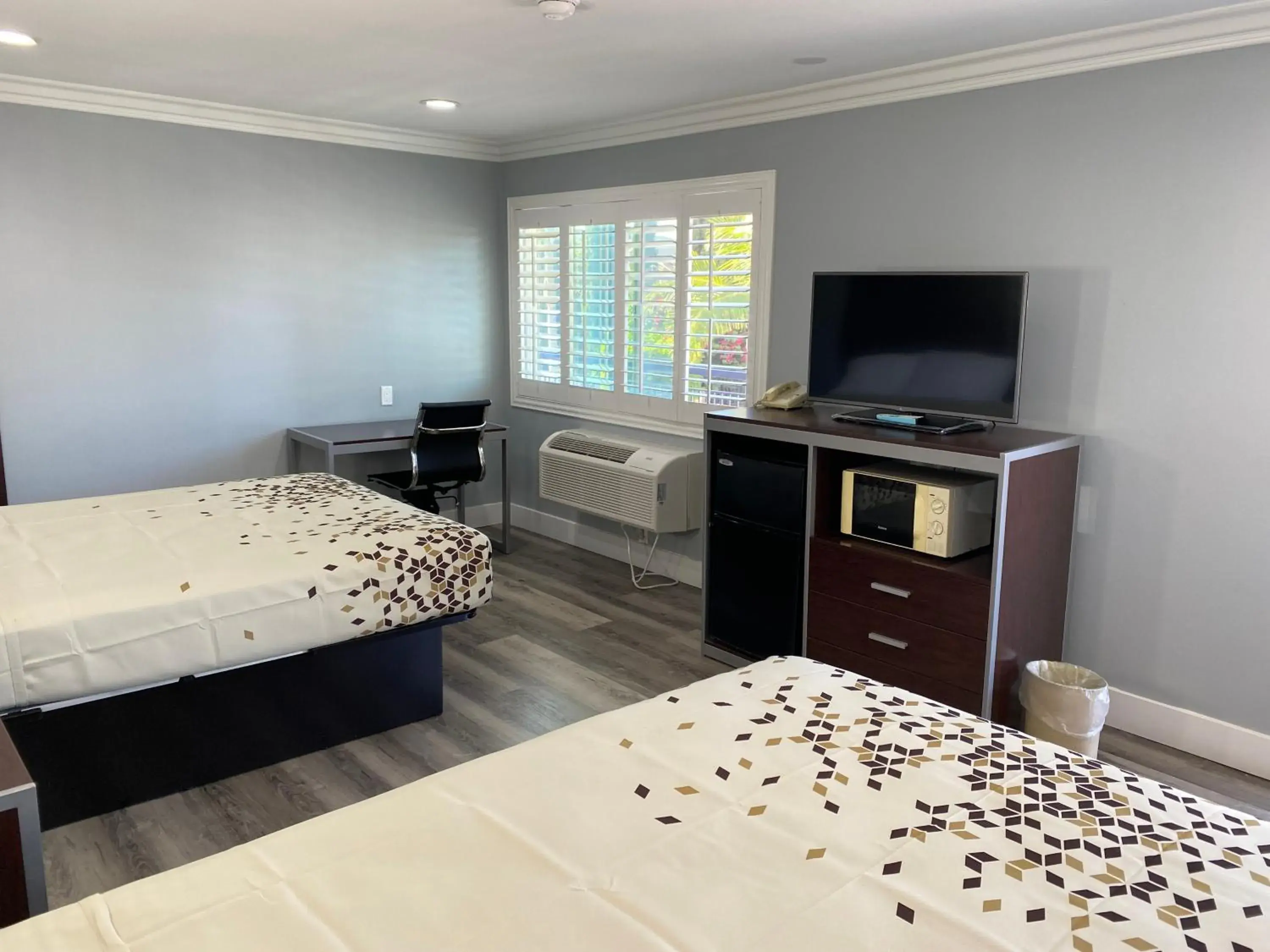 TV and multimedia, Bed in Regency Motel TV and multimedia, Bed in Regency Motel