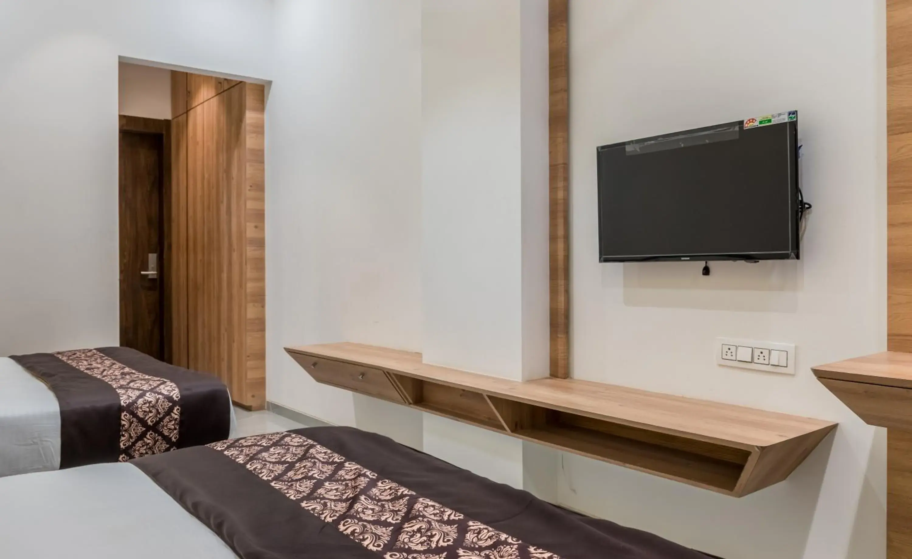 Bed in Meridian Hotel & Banquet Bed in Meridian Hotel & Banquet