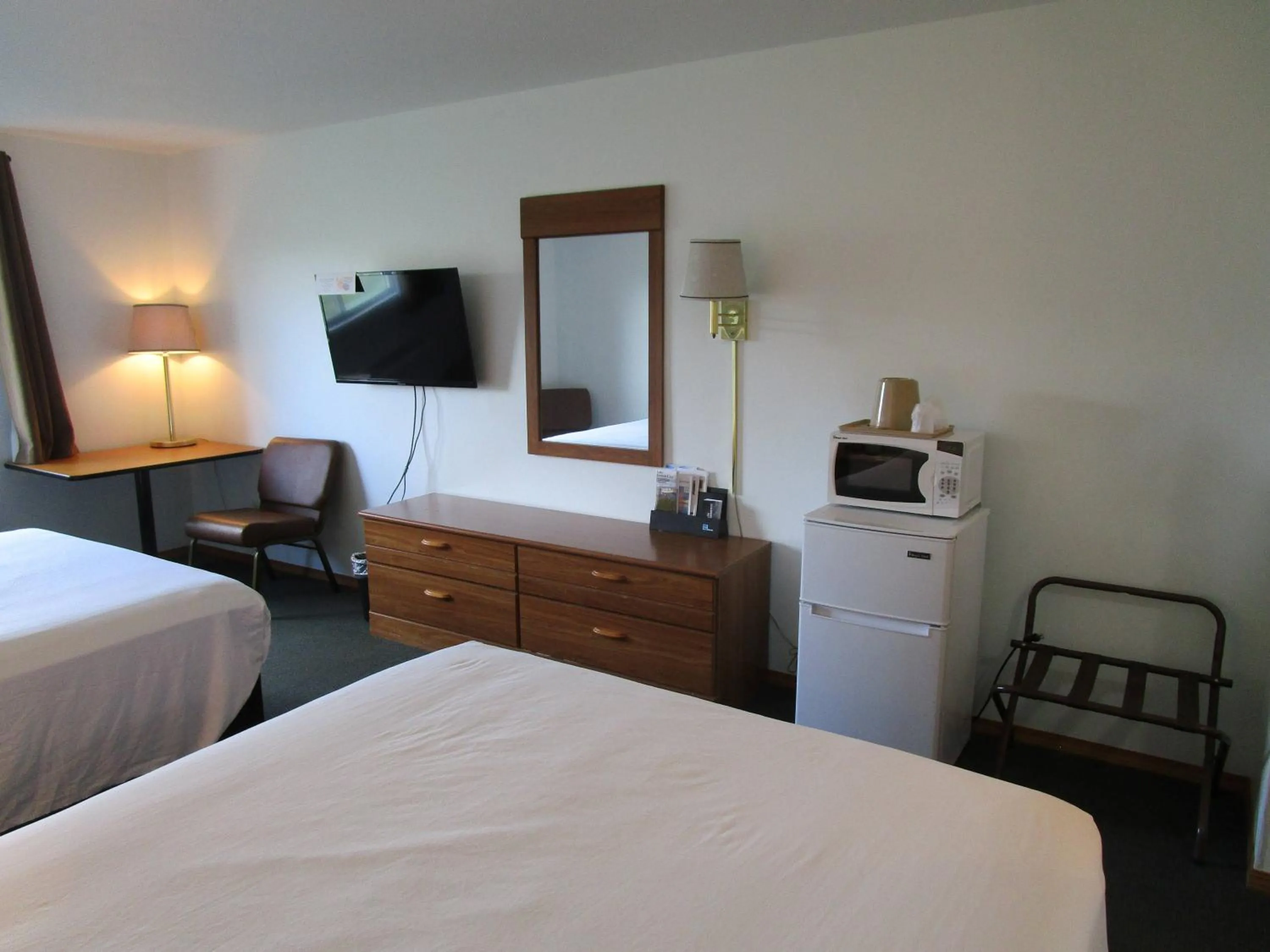 Photo of the whole room, Bed in Dakota Country Inn