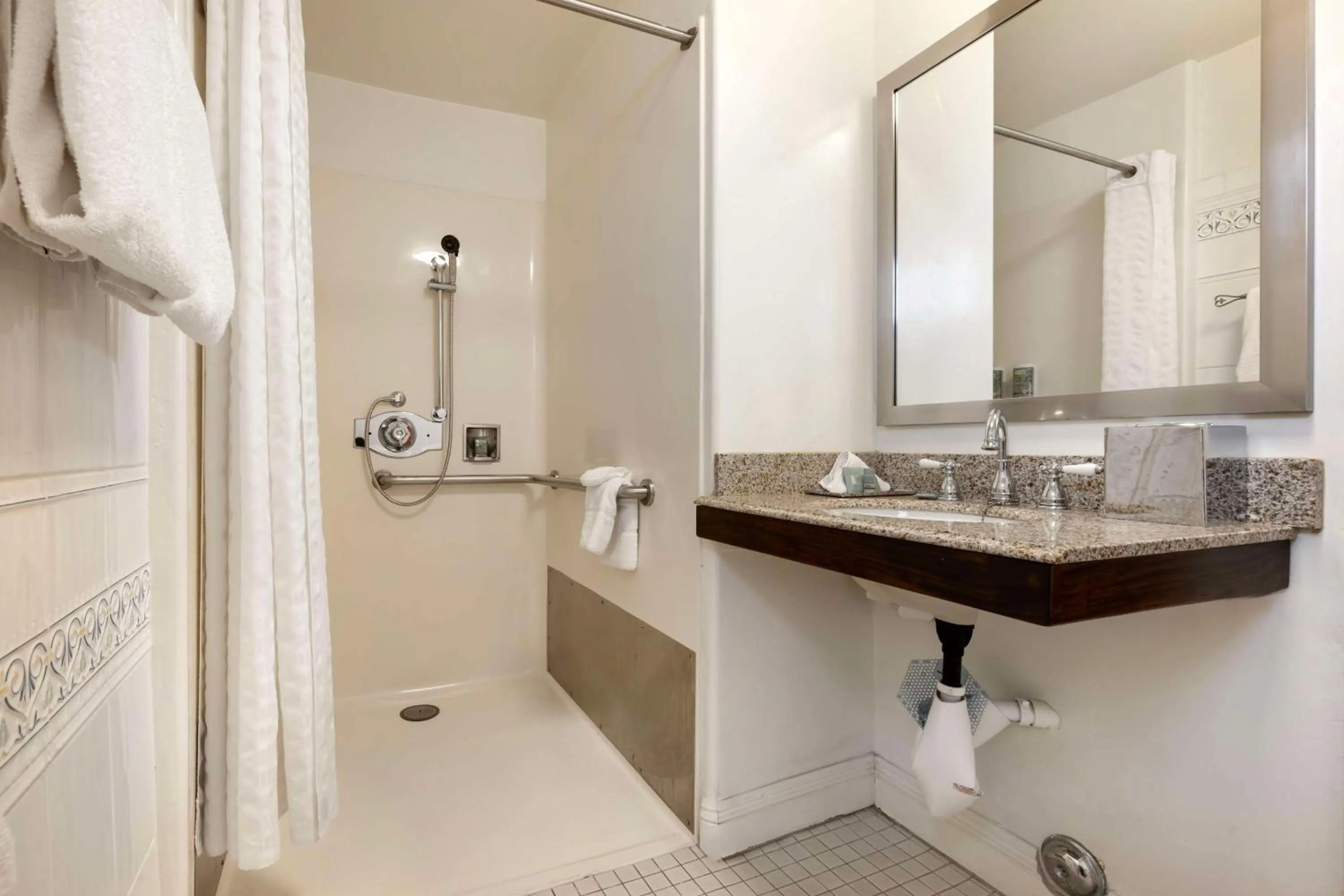 Bathroom in Best Western Downtown San Diego