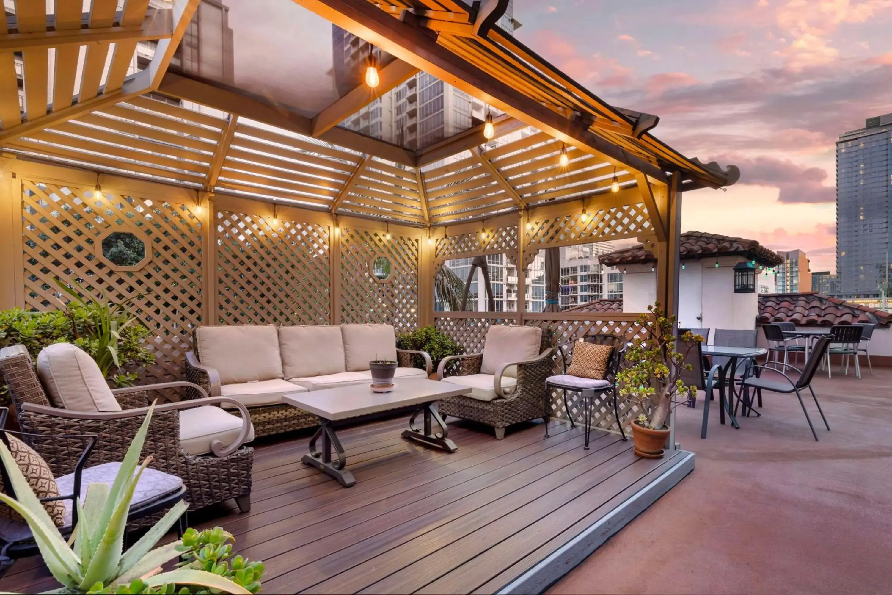 Property building in Best Western Cabrillo Garden Inn Property building in Best Western Cabrillo Garden Inn