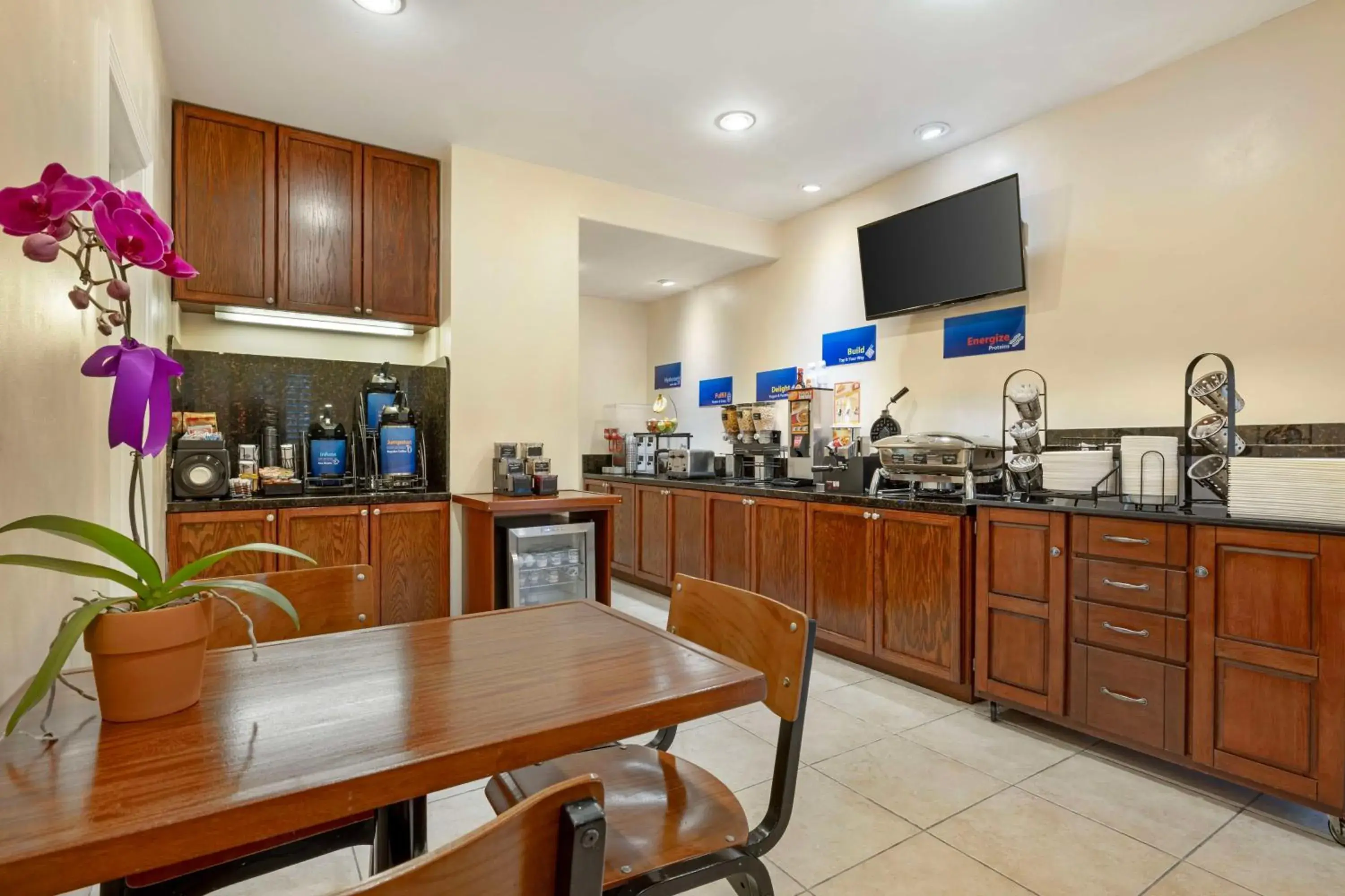 Breakfast in Best Western Downtown San Diego Breakfast in Best Western Downtown San Diego