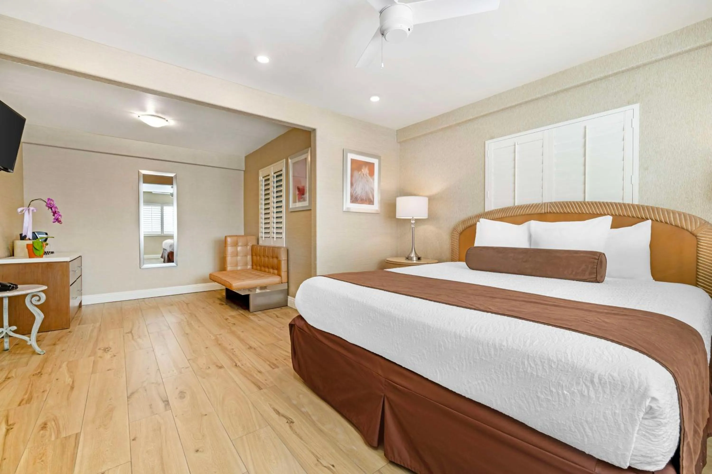 Bedroom, Bed in Best Western Downtown San Diego