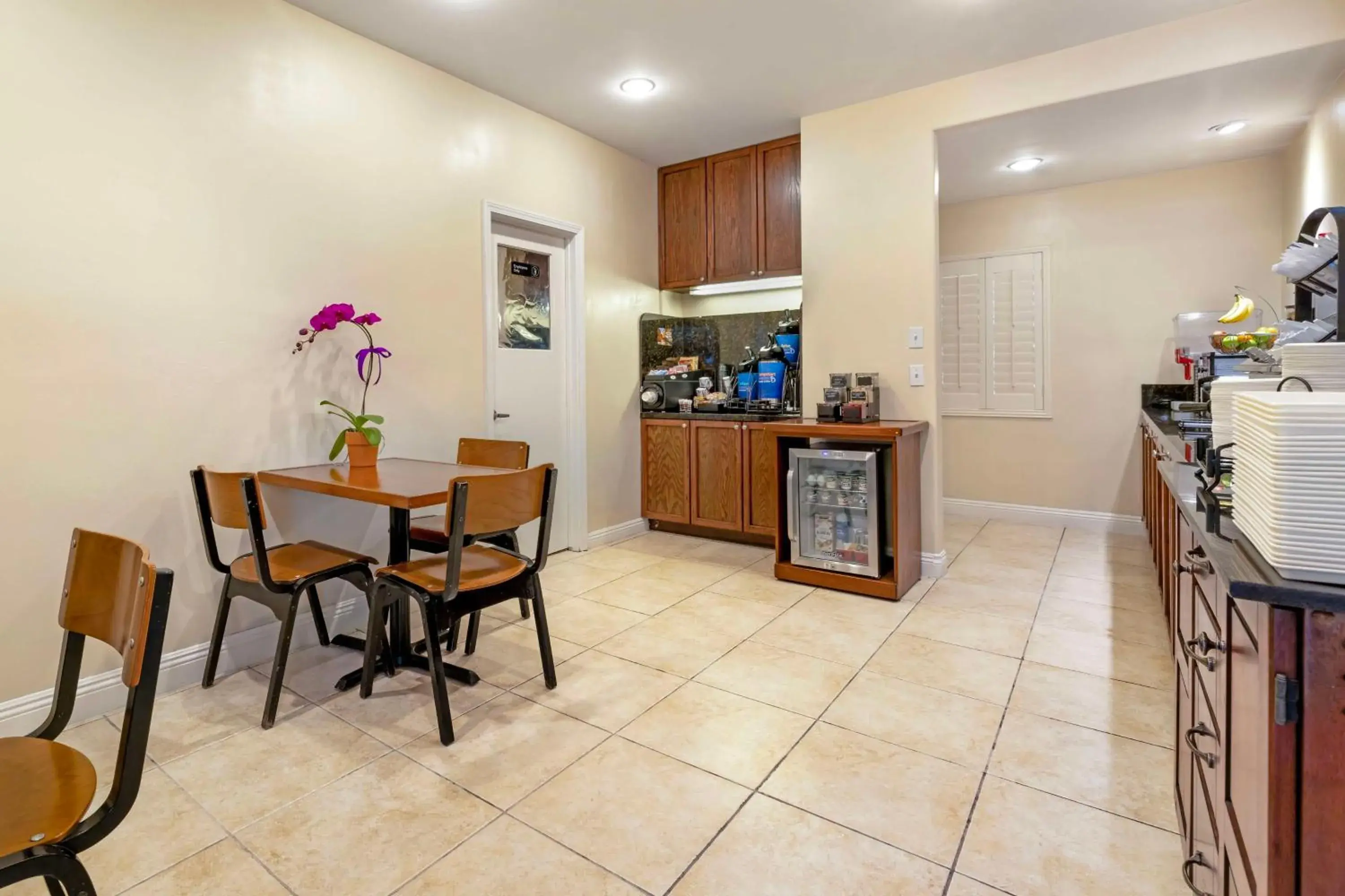 Breakfast in Best Western Downtown San Diego Breakfast in Best Western Downtown San Diego